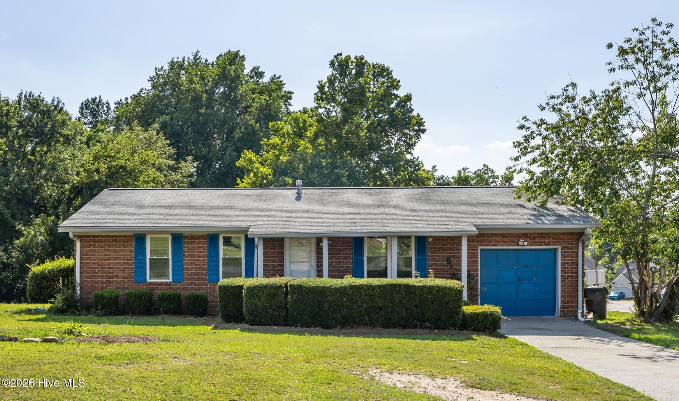 914 Sycamore Drive — photo