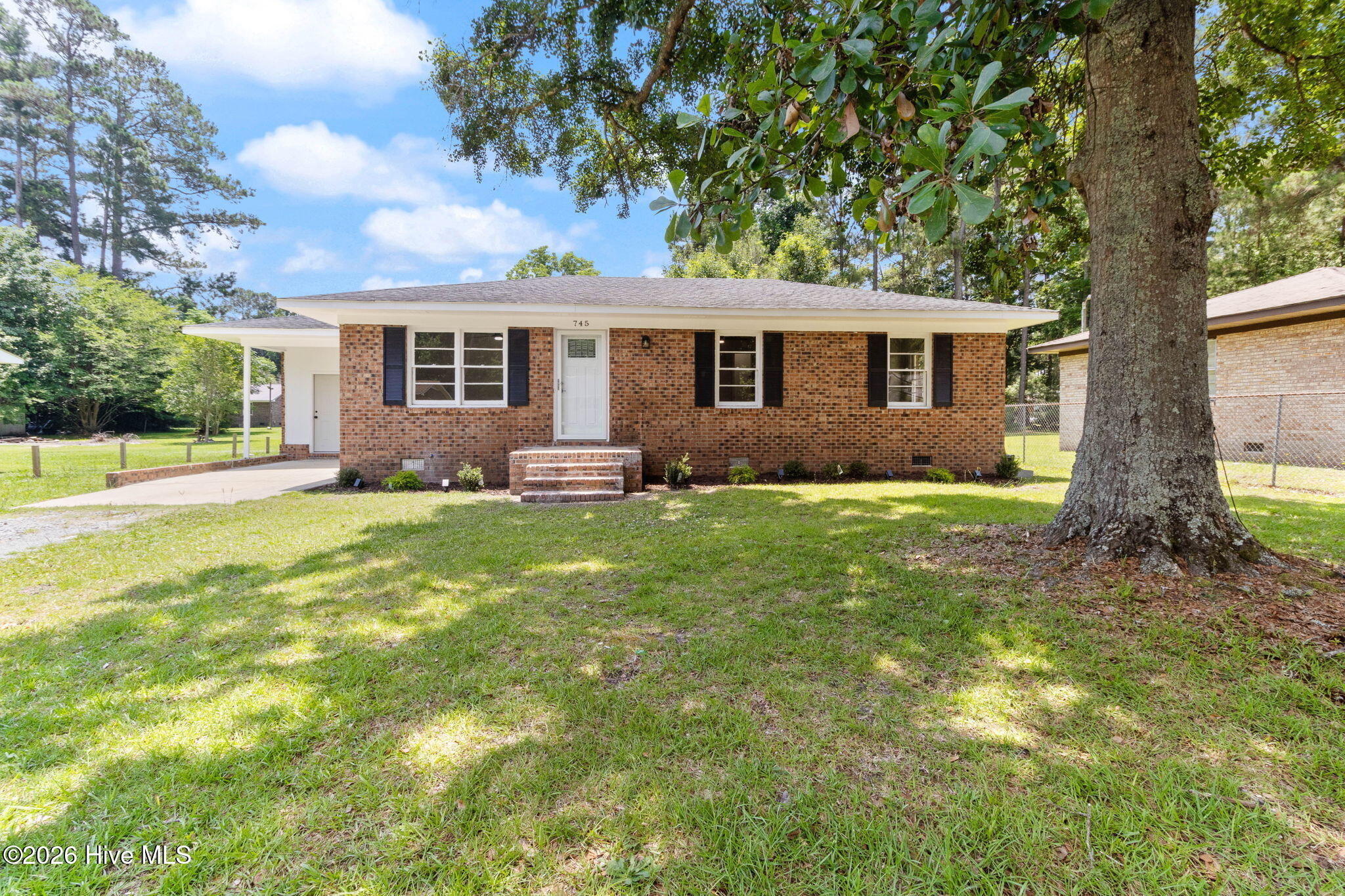 745 W Burkhead Street — photo