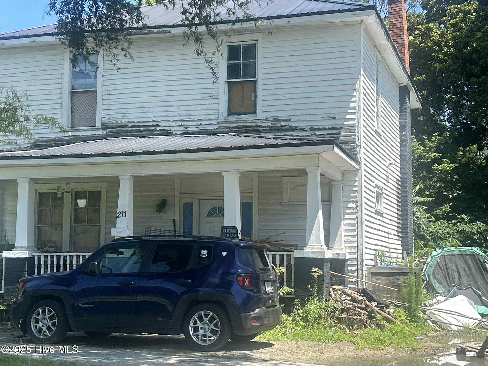 211 E Elm Street — photo