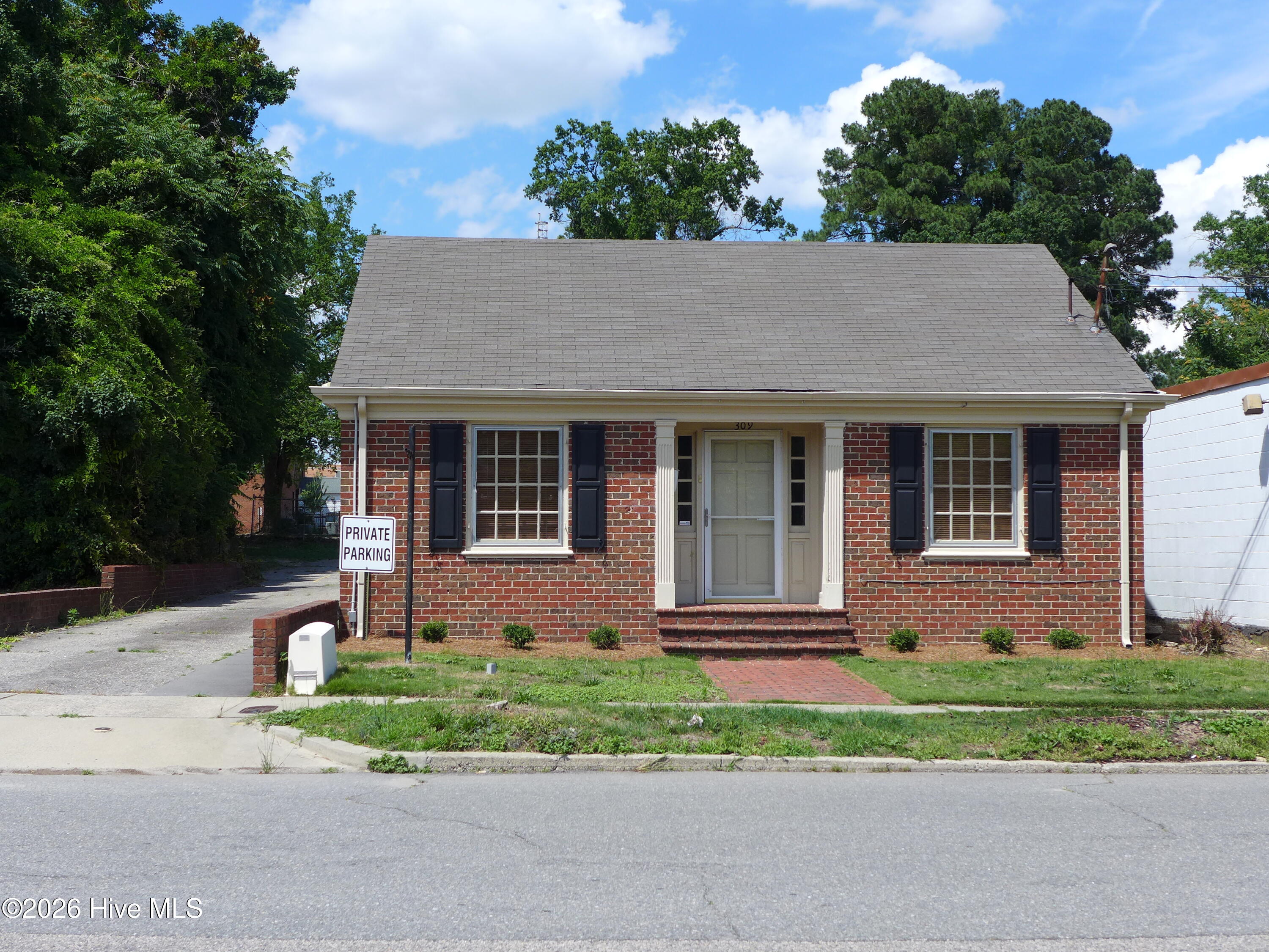 309 E Walnut Street — photo