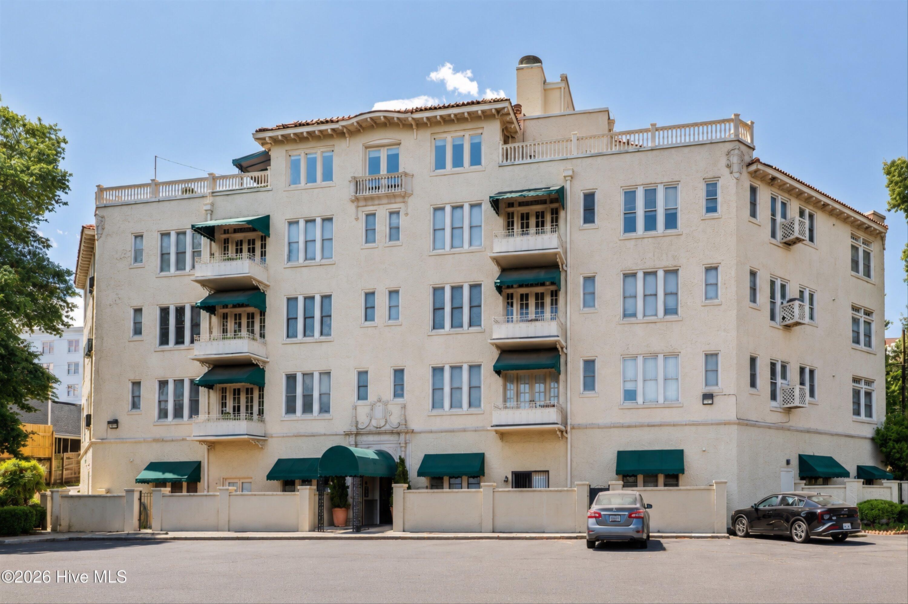 2068 Walton Way 201 — photo