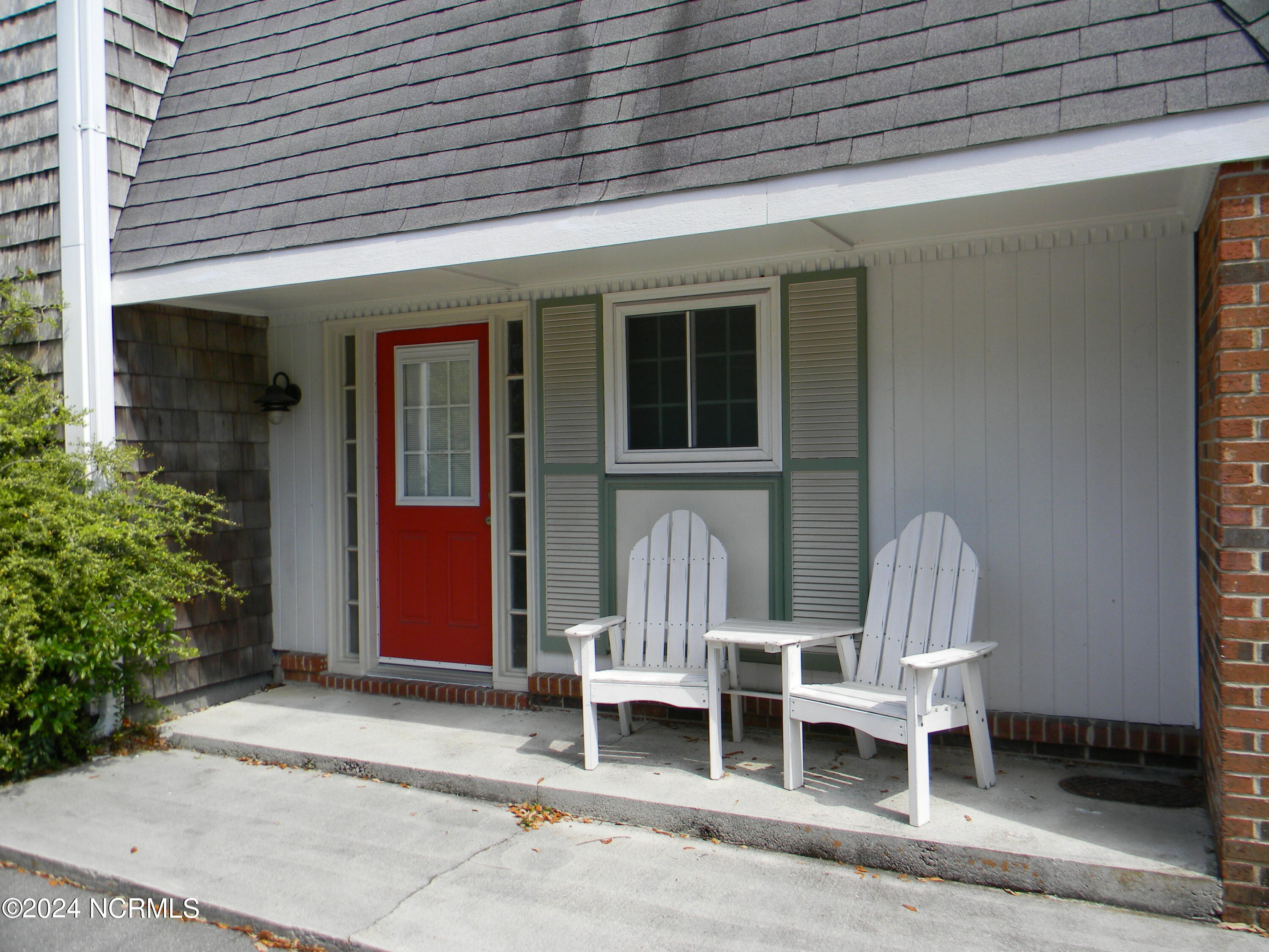 323 Front Street — photo