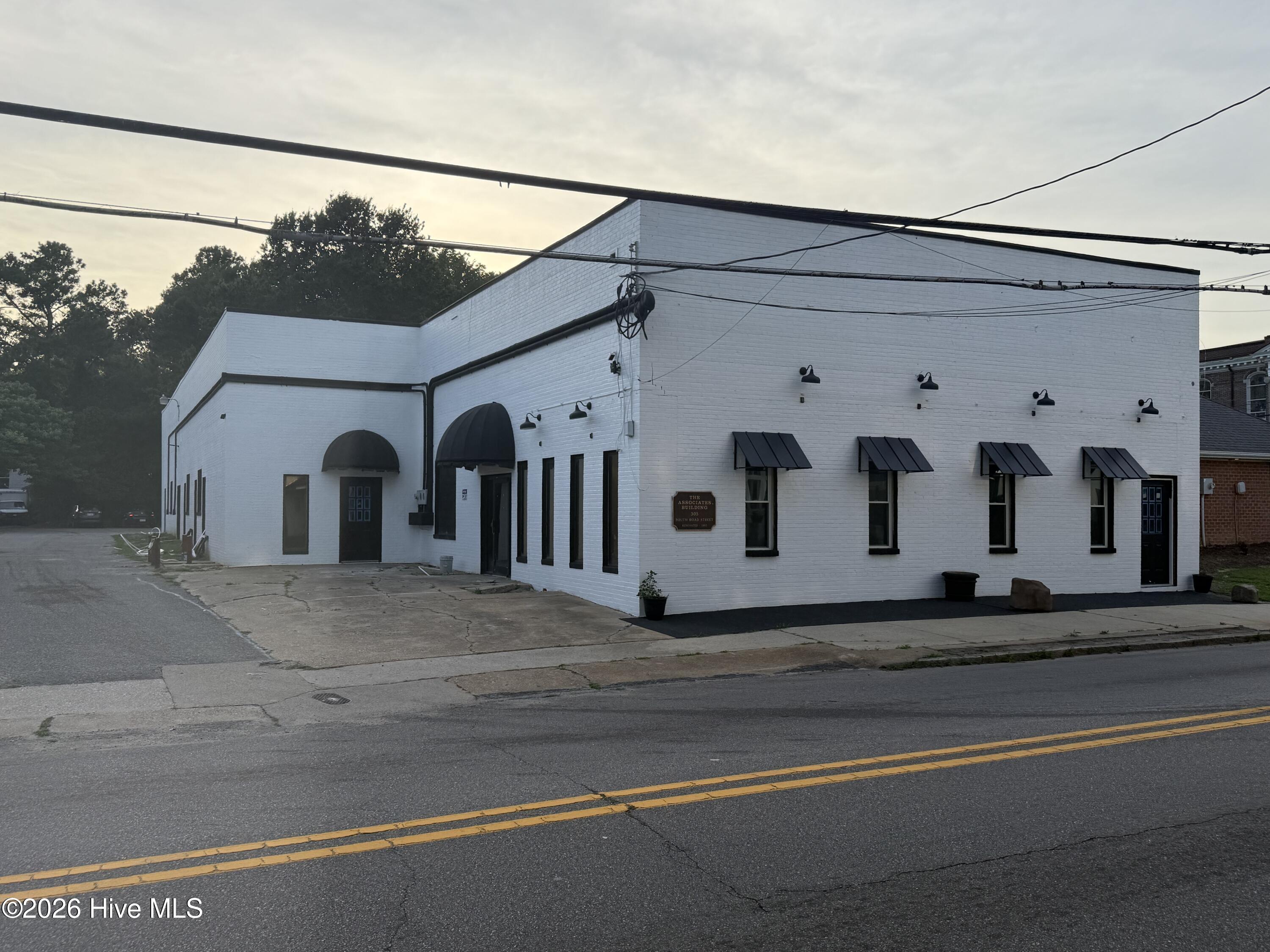 305 S Road Street — photo