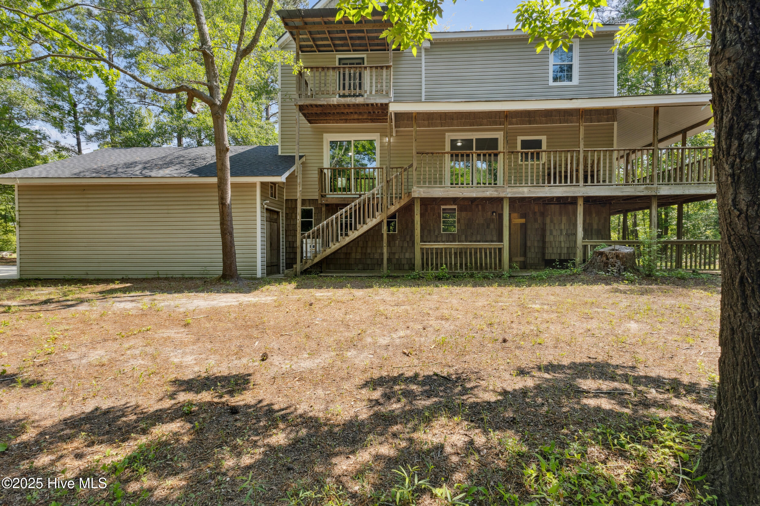 975 River Bend Drive — photo