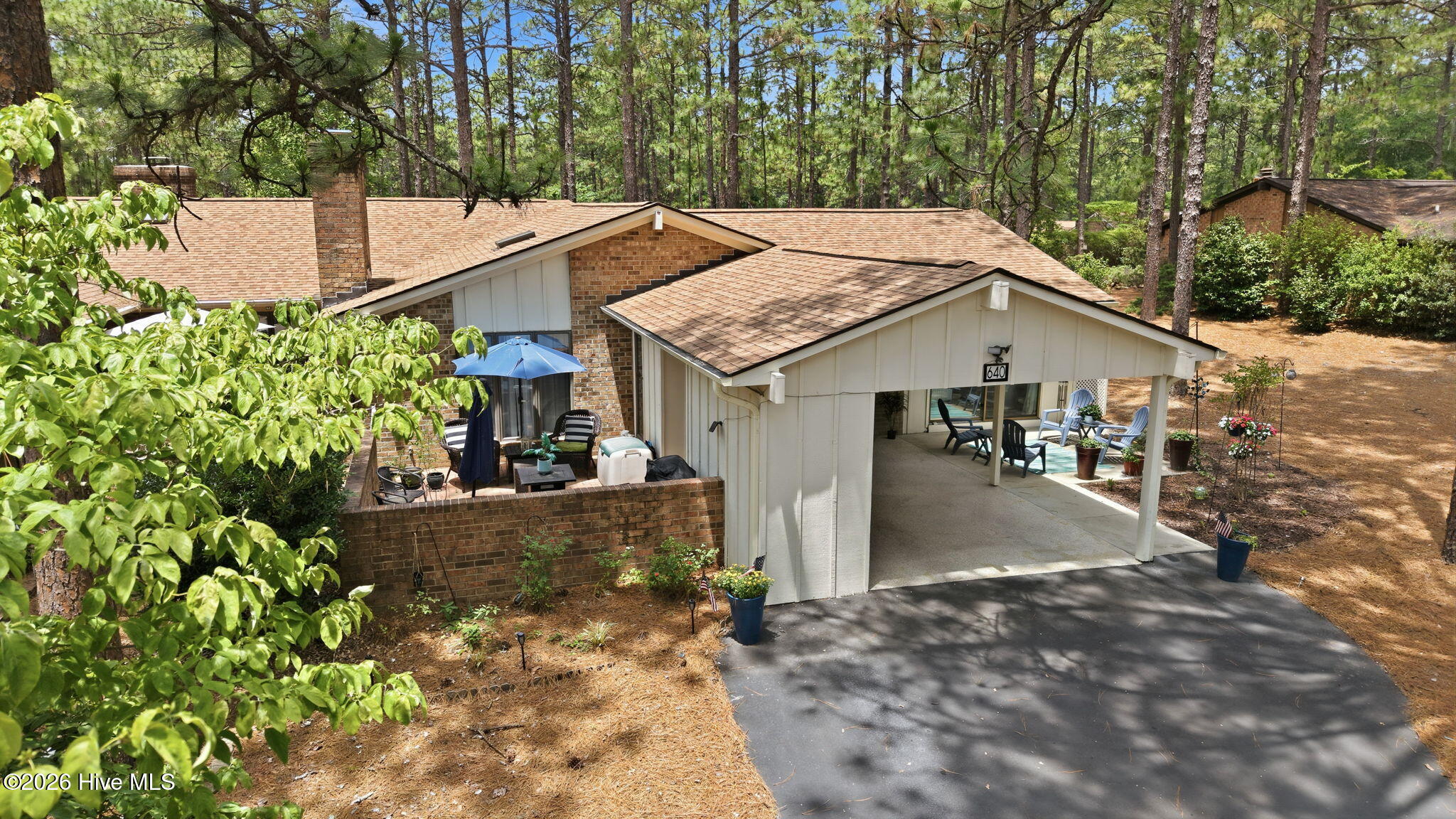640 Redwood Drive — photo