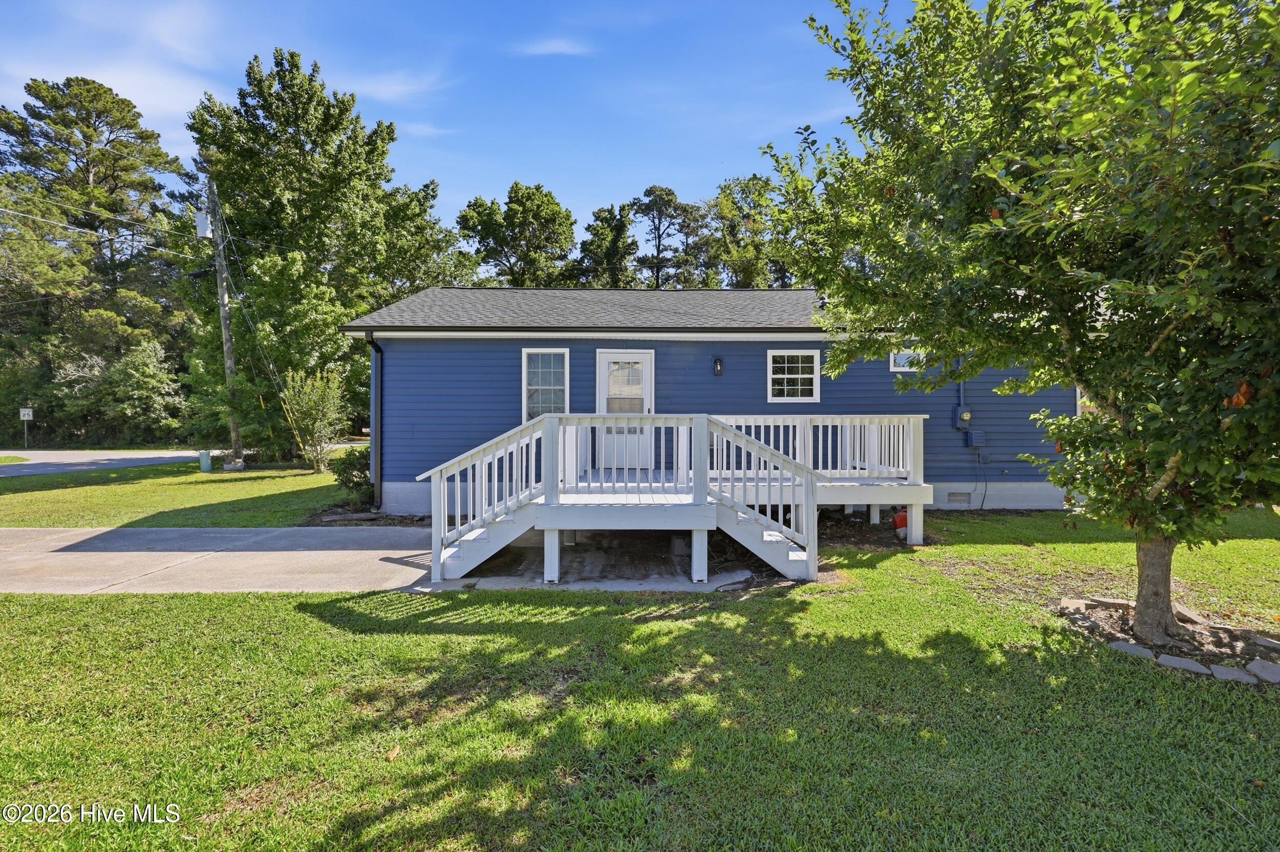 305 Beachview Drive — photo