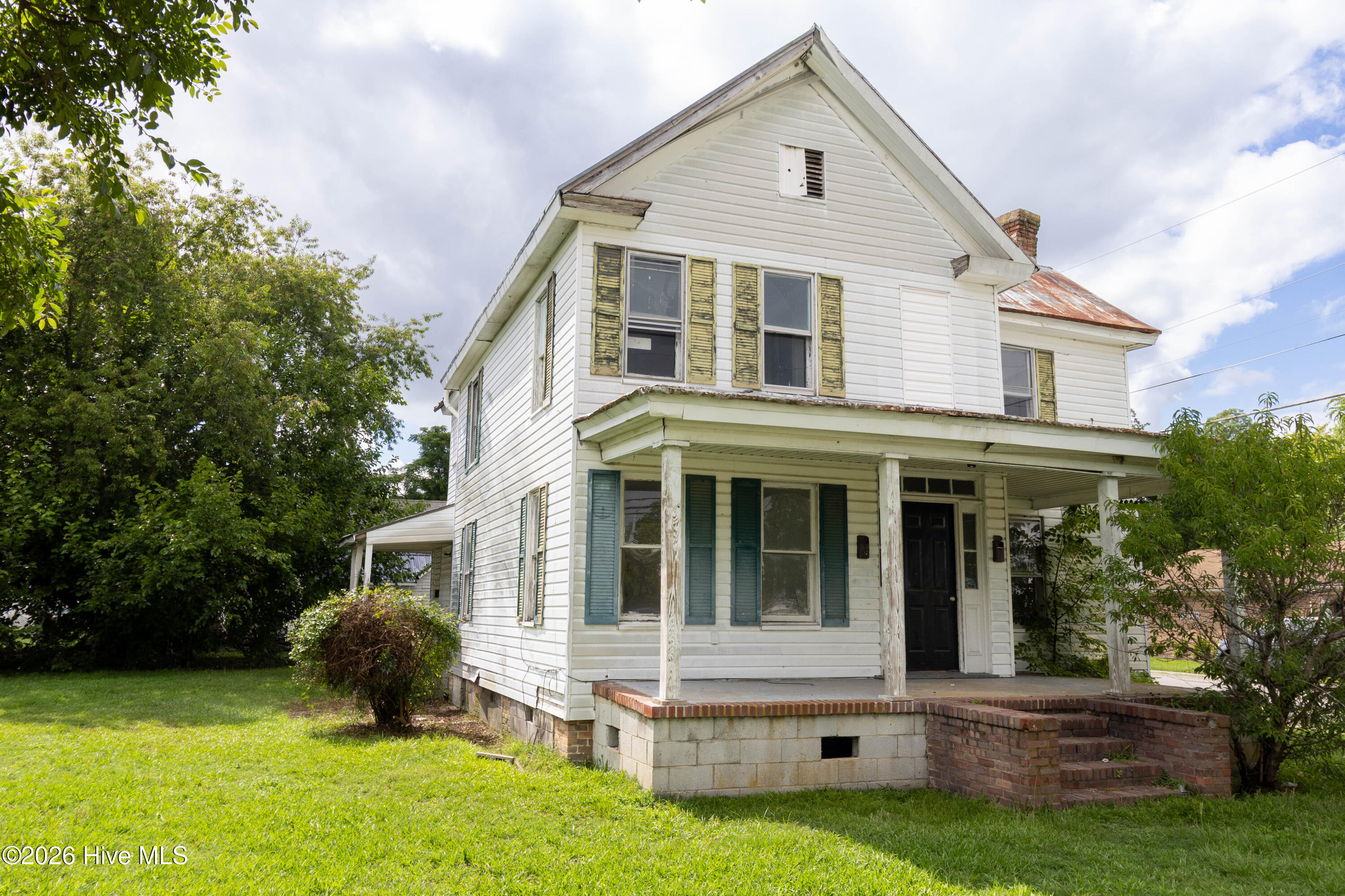 313 N Oakum Street — photo