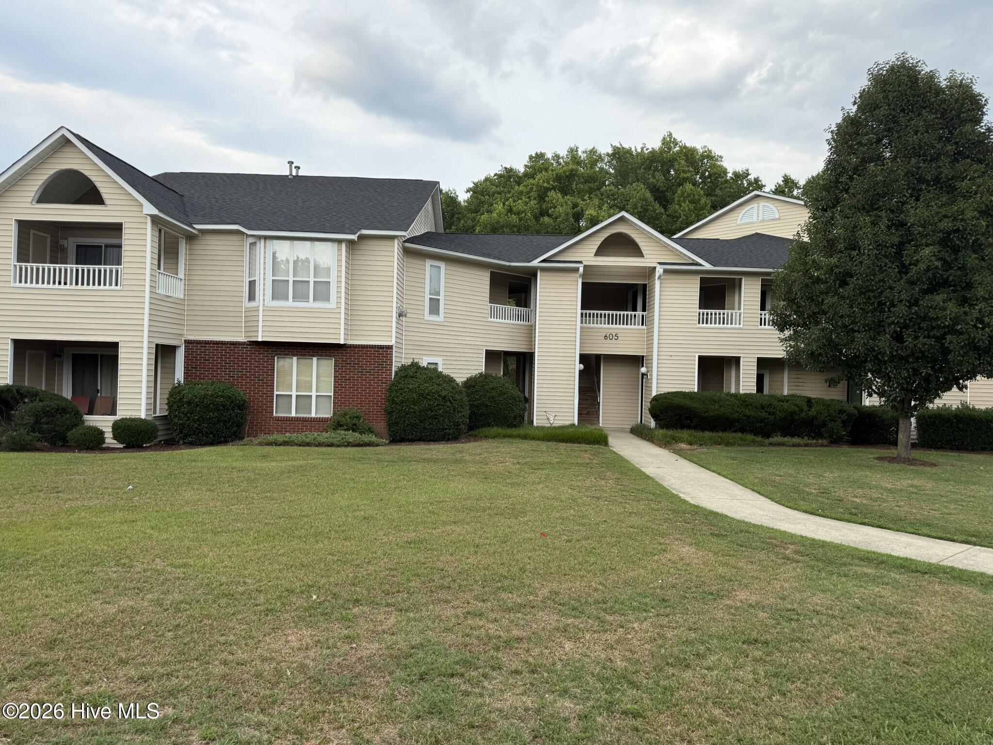 605 Spring Forest Road E — photo