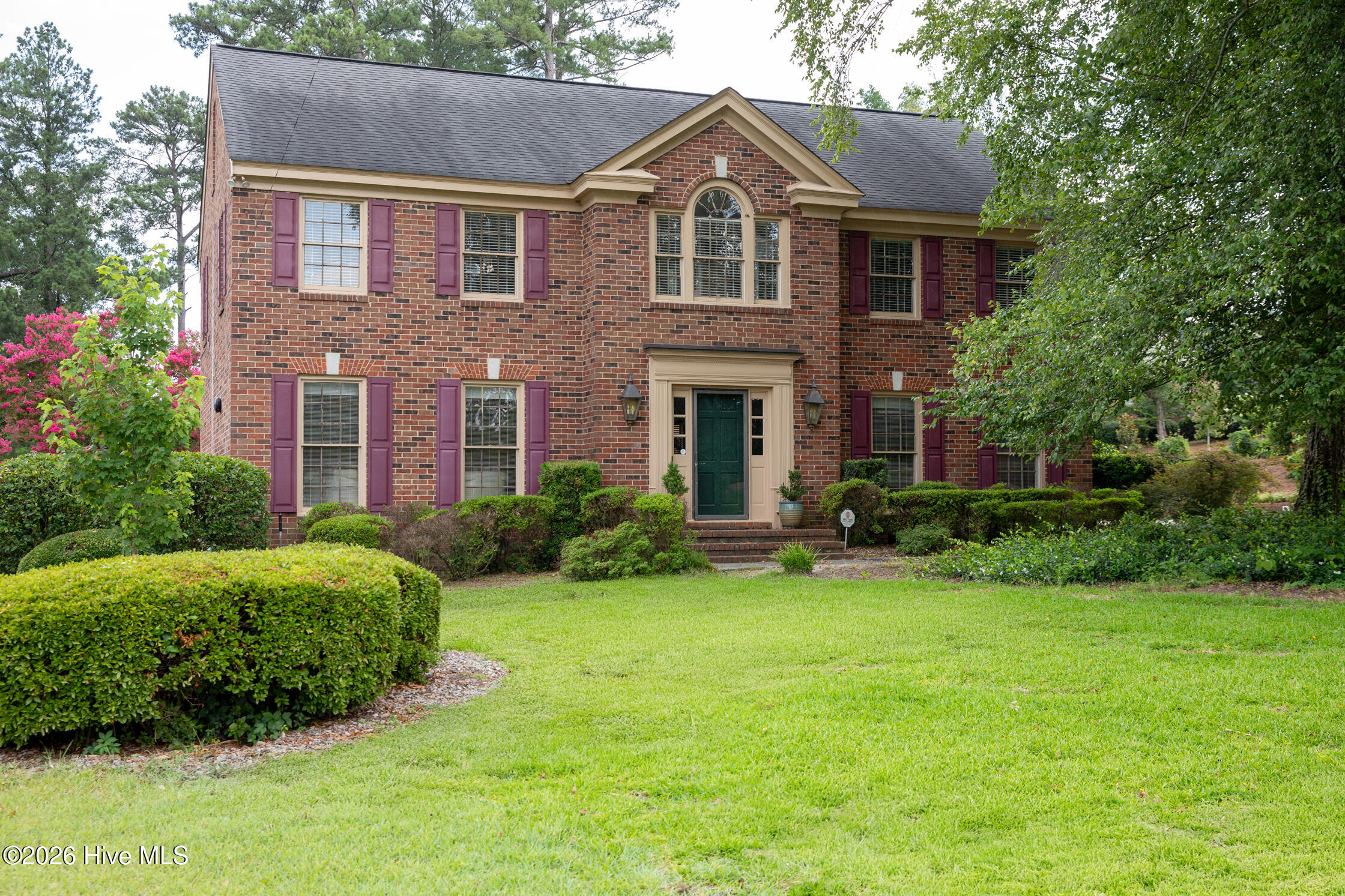 802 Carriage Court — photo
