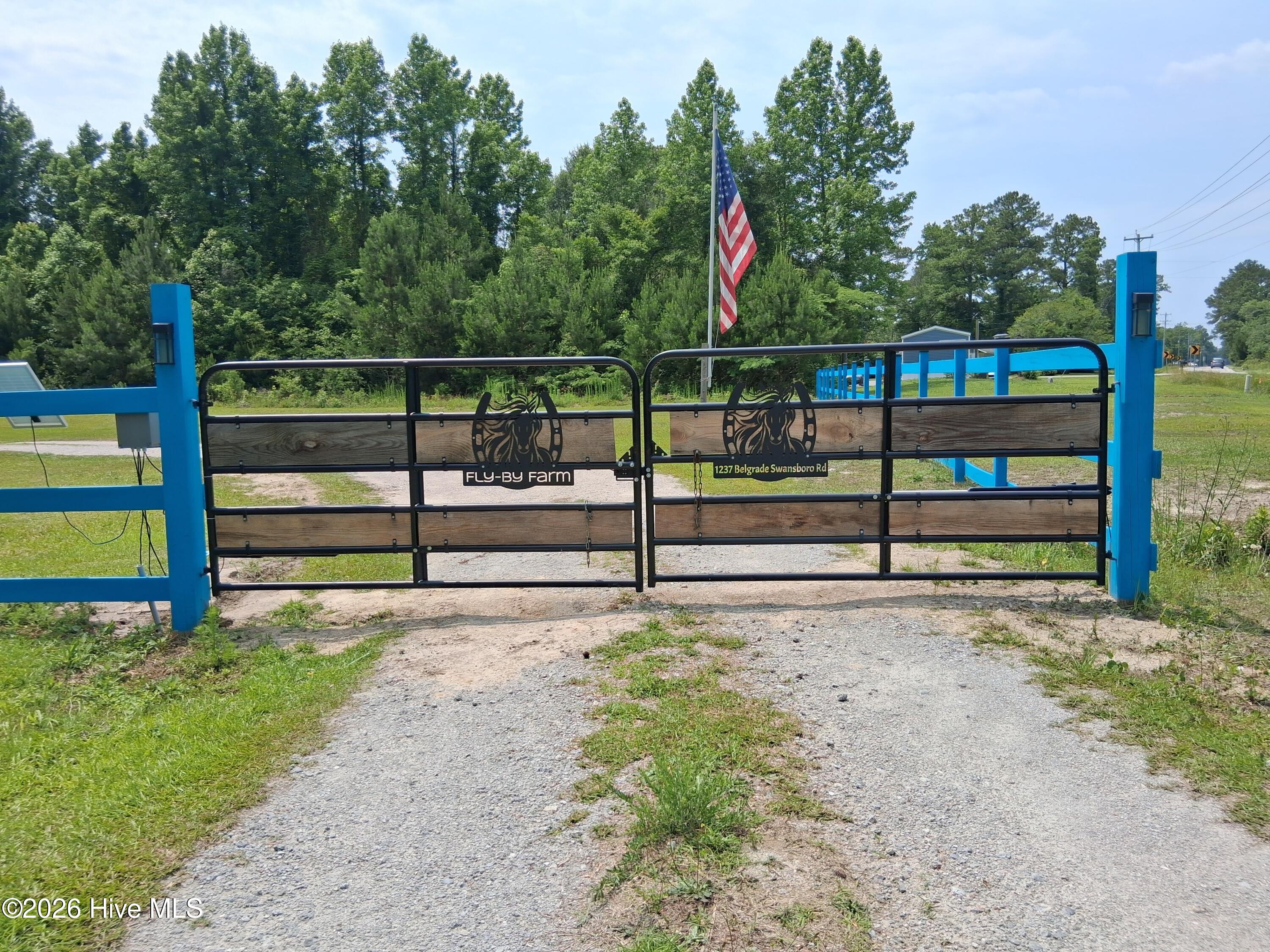 1237 BELGRADE SWANSBORO RD — photo 2