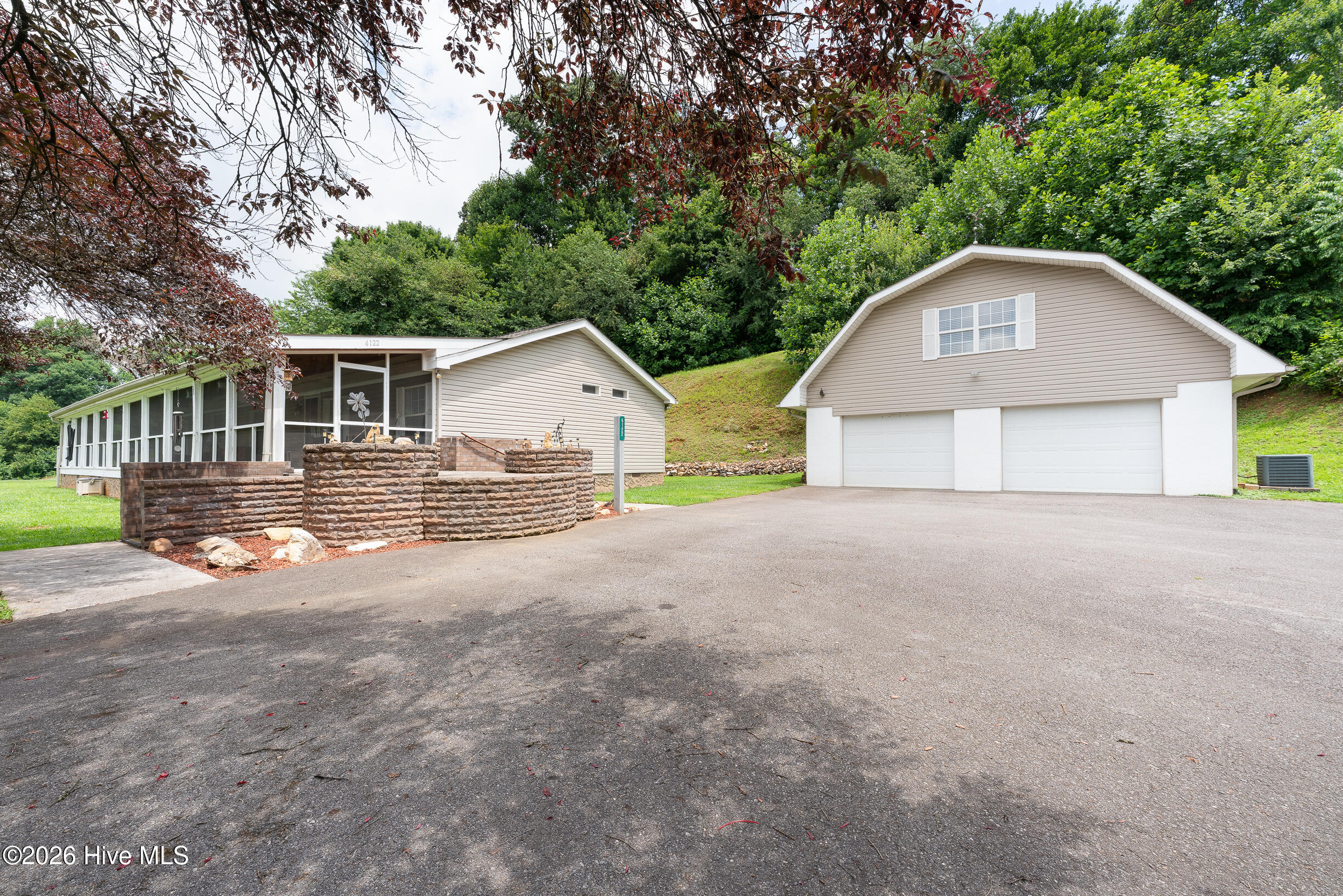 4122 Fairview Road — photo