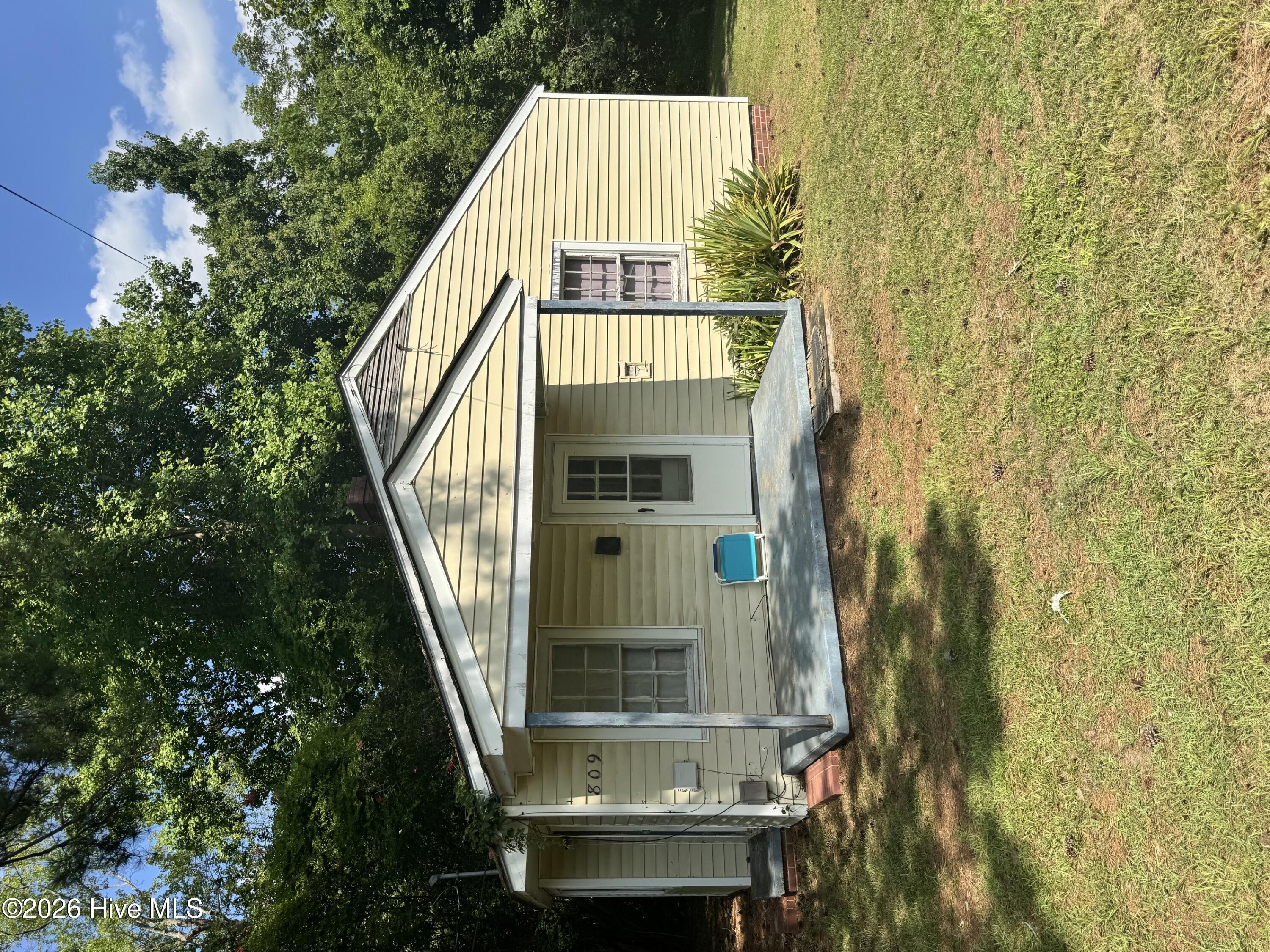 809 Stadiem Drive — photo