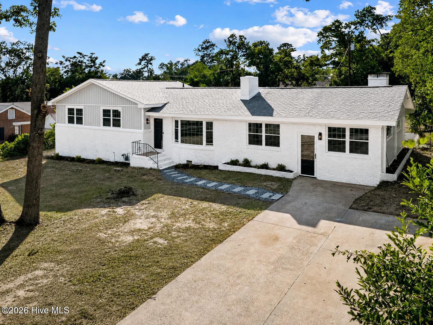 1828 Courtney Drive — photo
