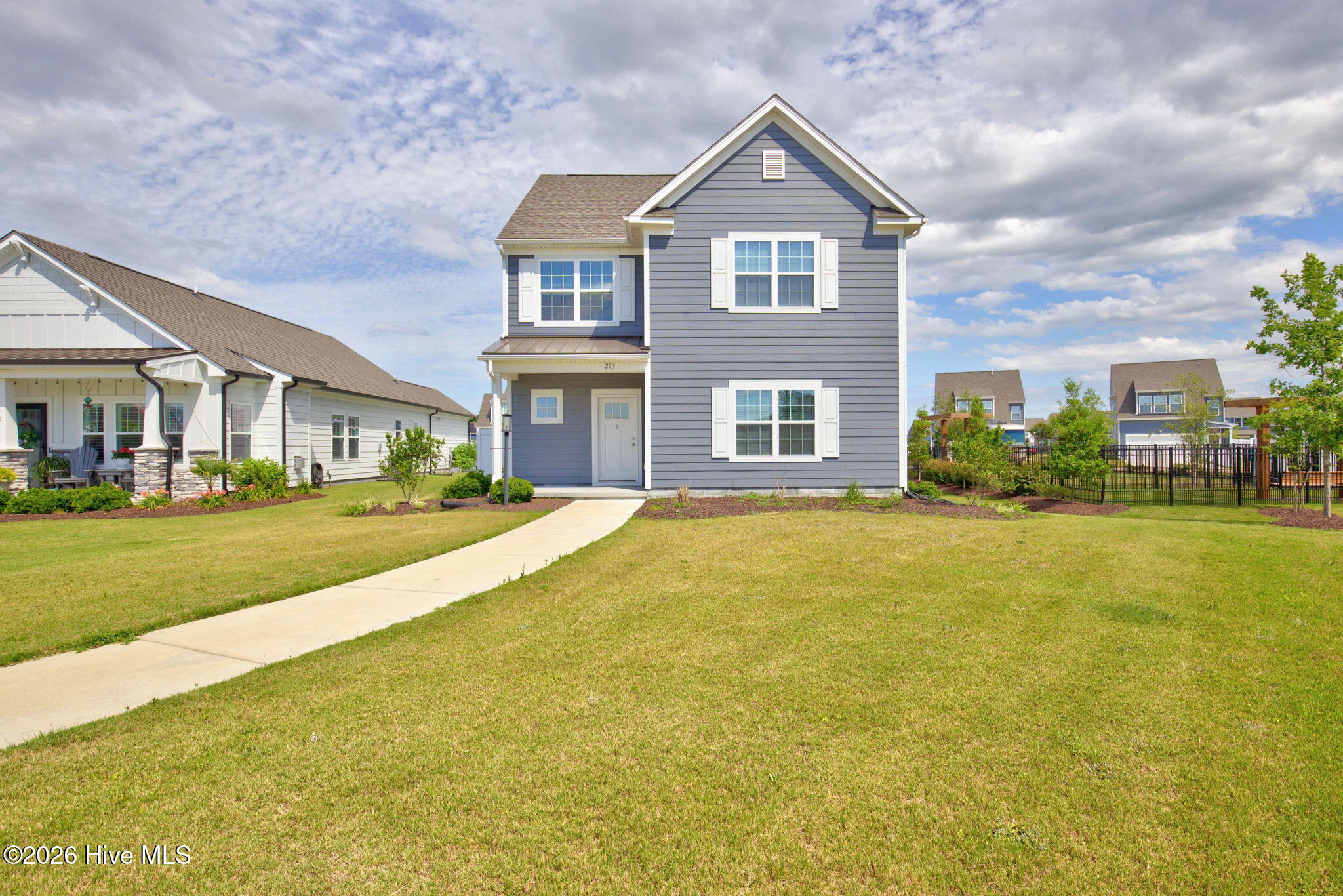 203 Iris Circle — photo