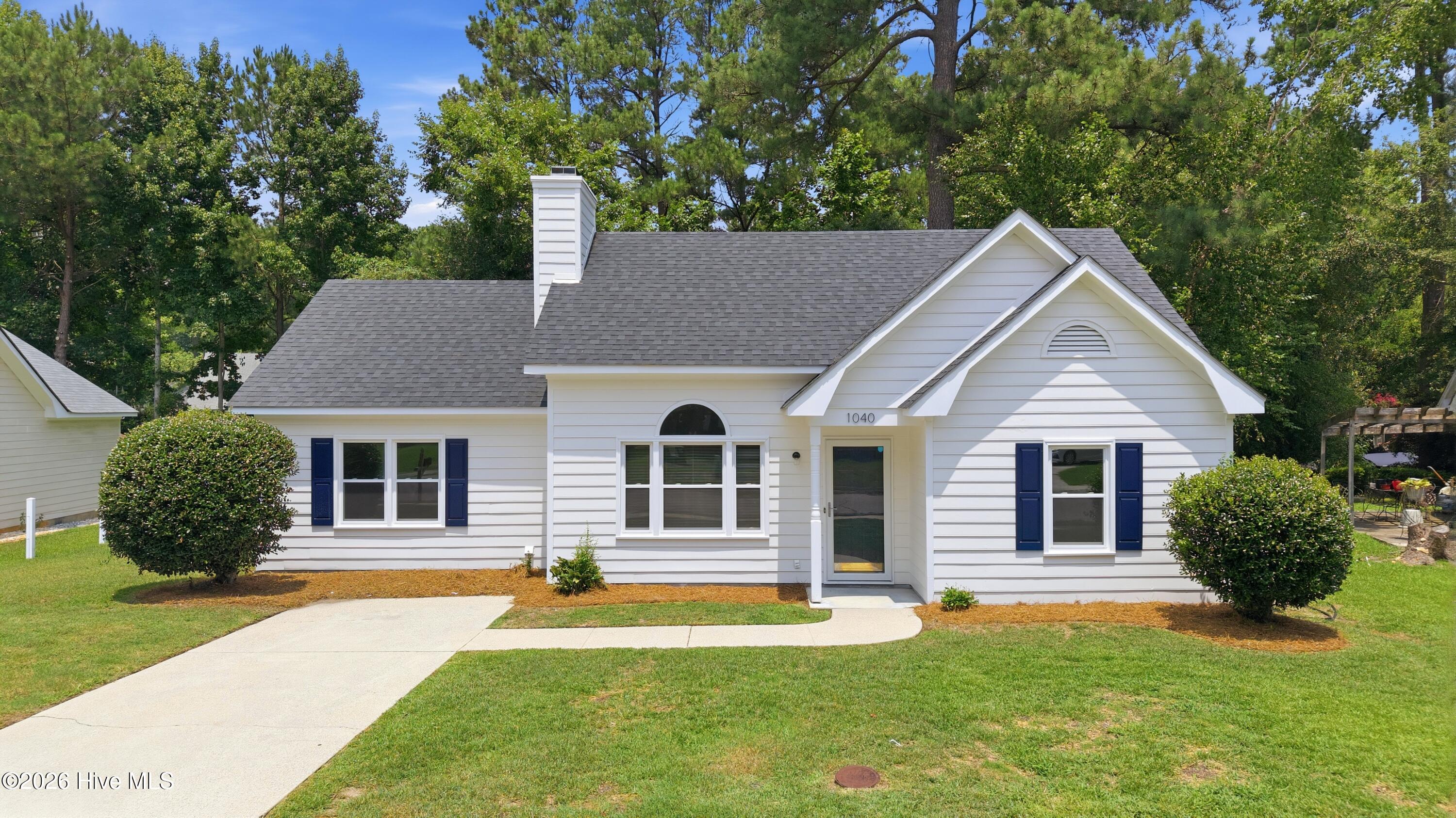 1040 Southbriar Drive — photo