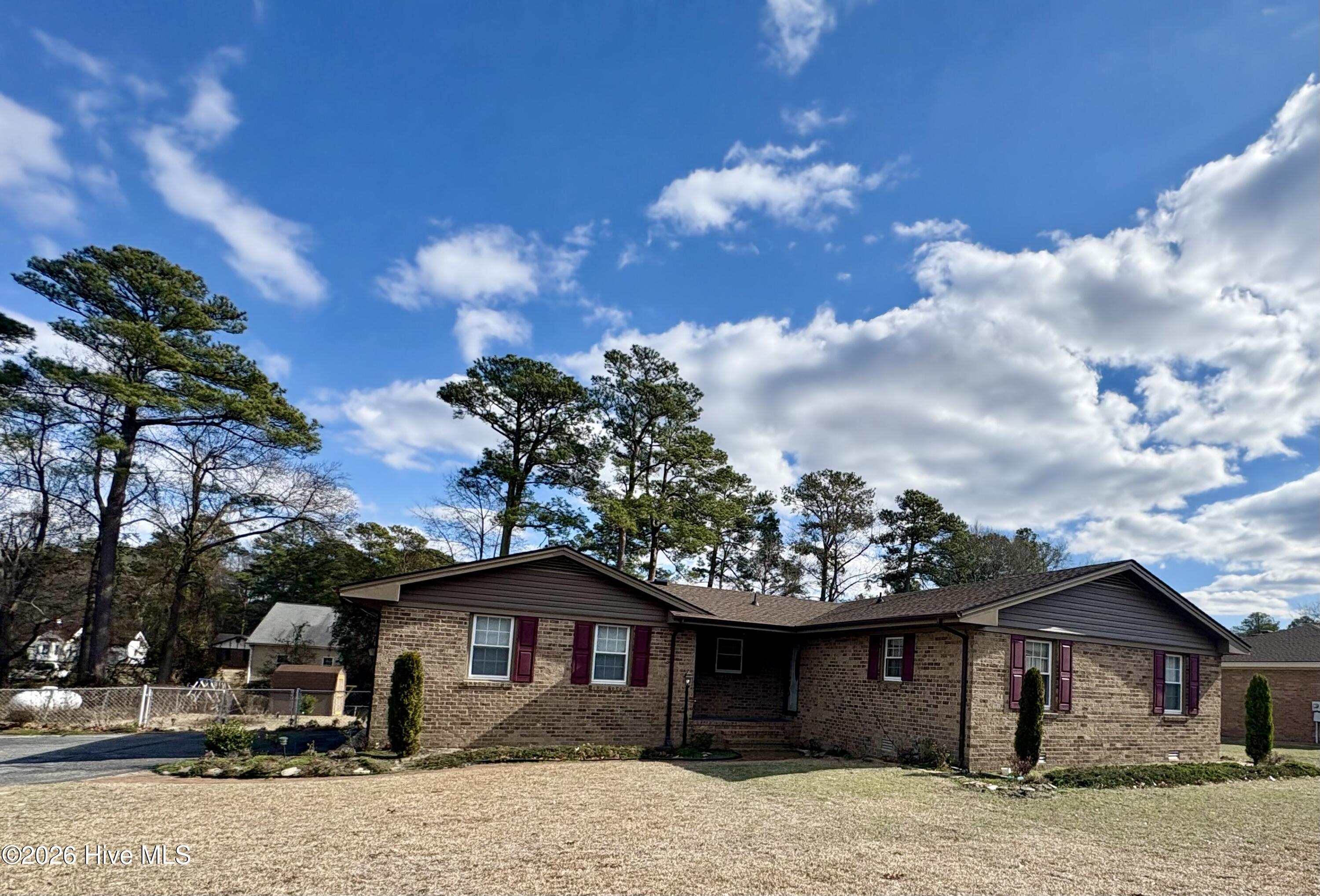 305 Crestwood Drive — photo