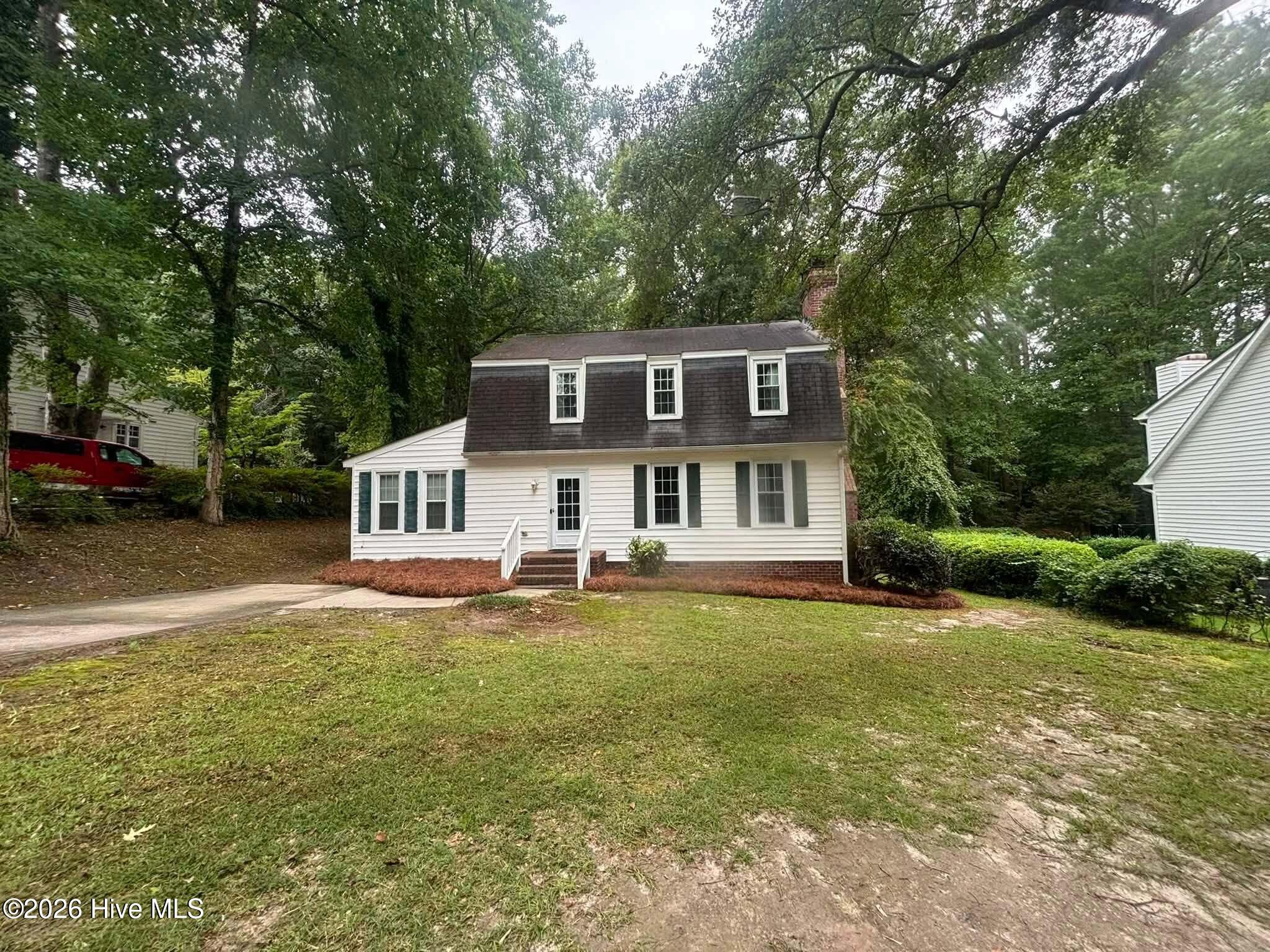 1608 Canterbury Road — photo