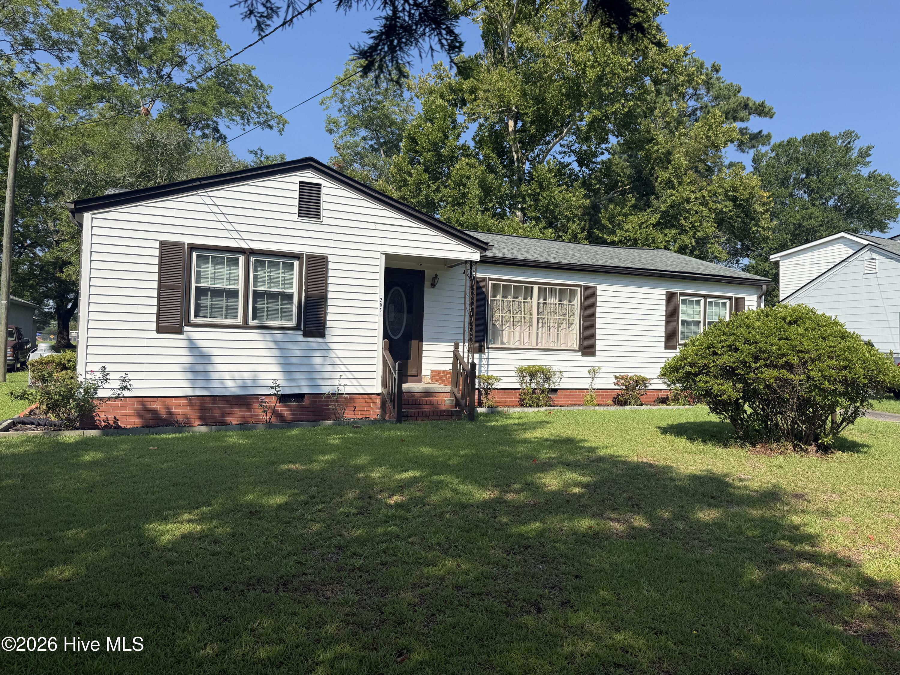 206 Sunset Drive — photo
