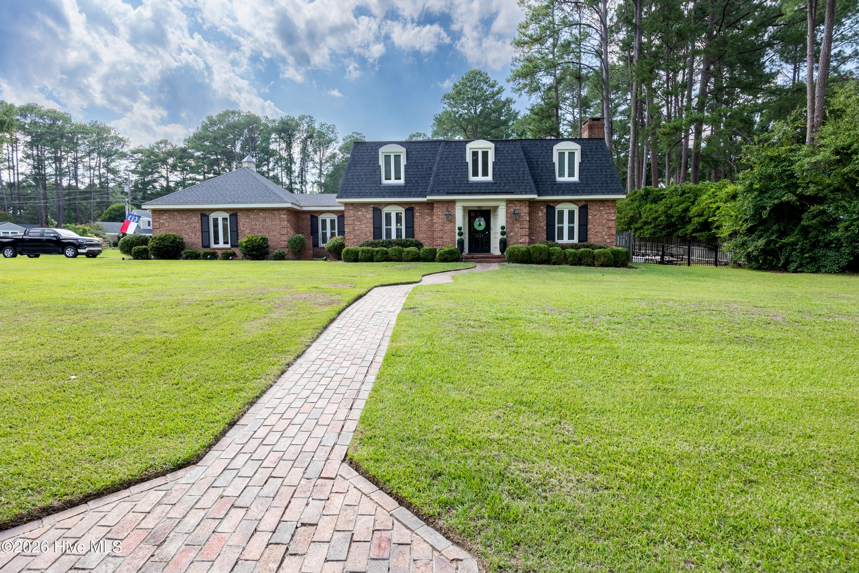 1119 Windemere Drive NW — photo