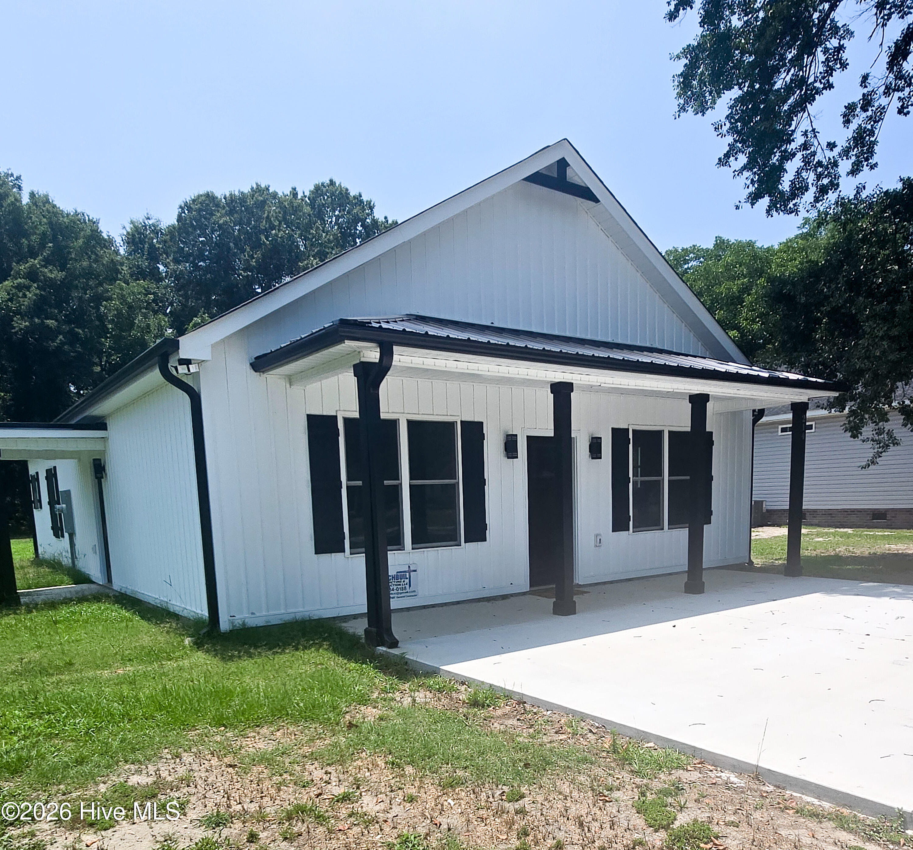 214 E Railroad Street E — photo