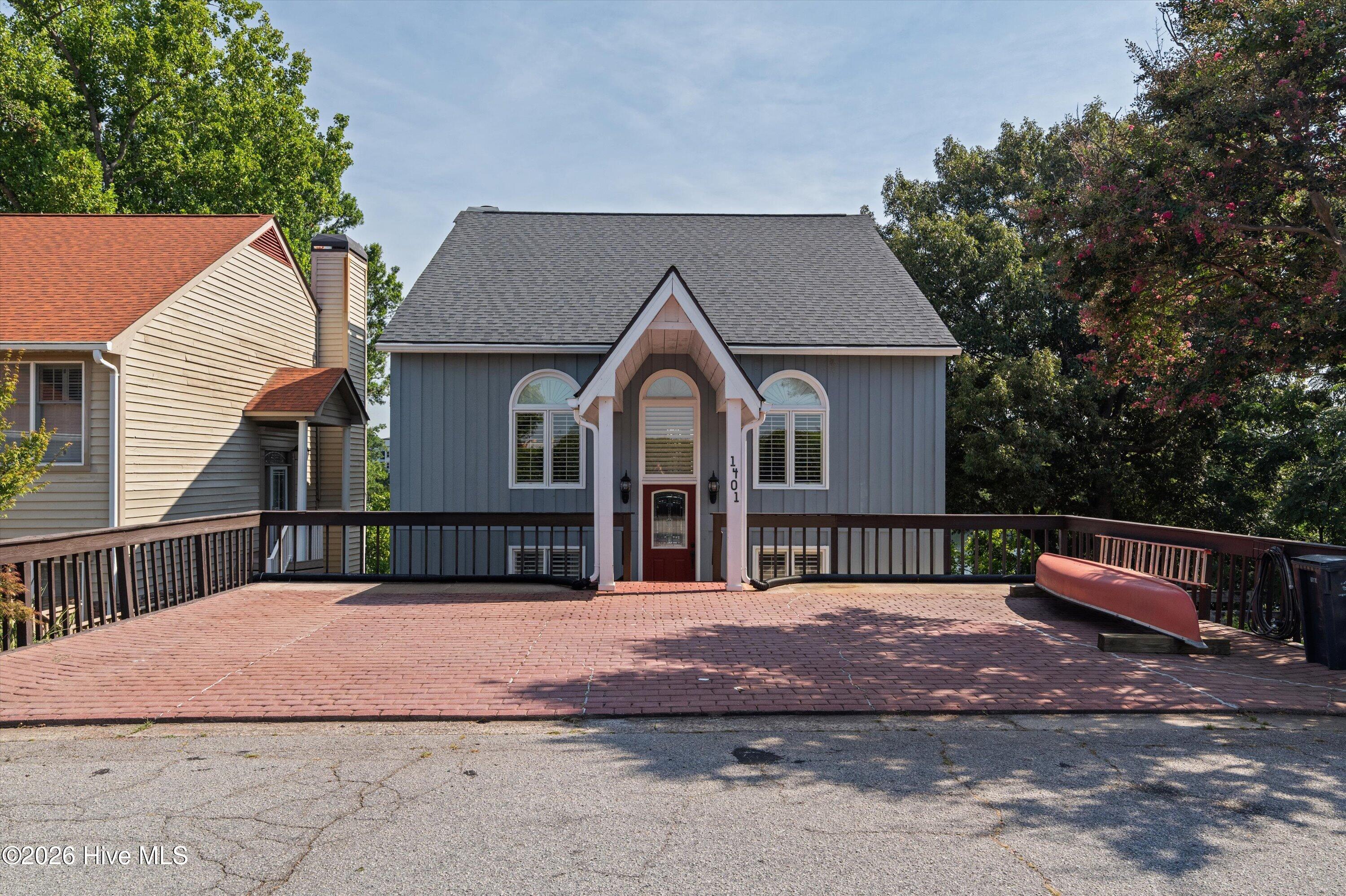 1401 Waters Edge Drive — photo