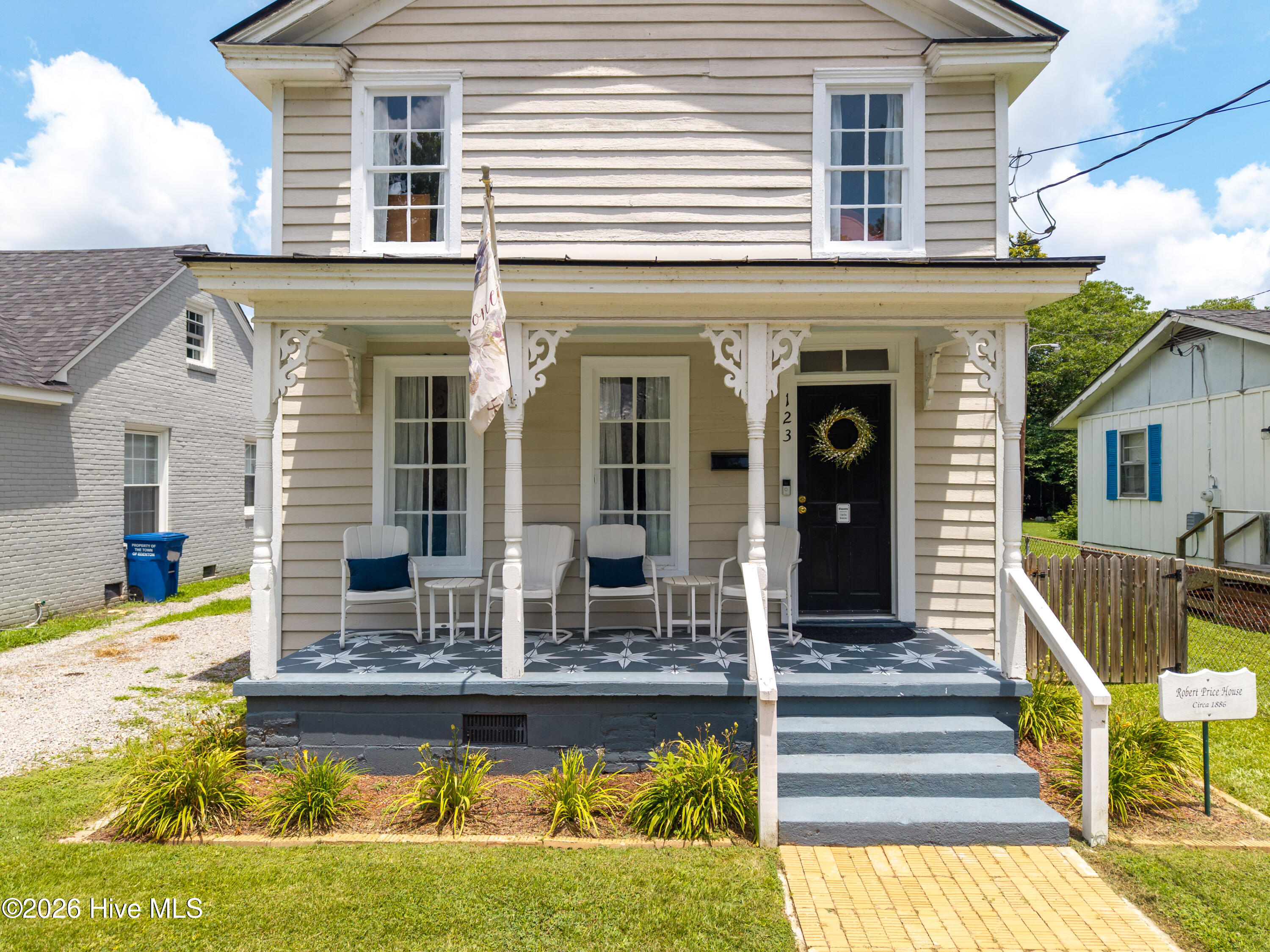 123 E Gale Street — photo