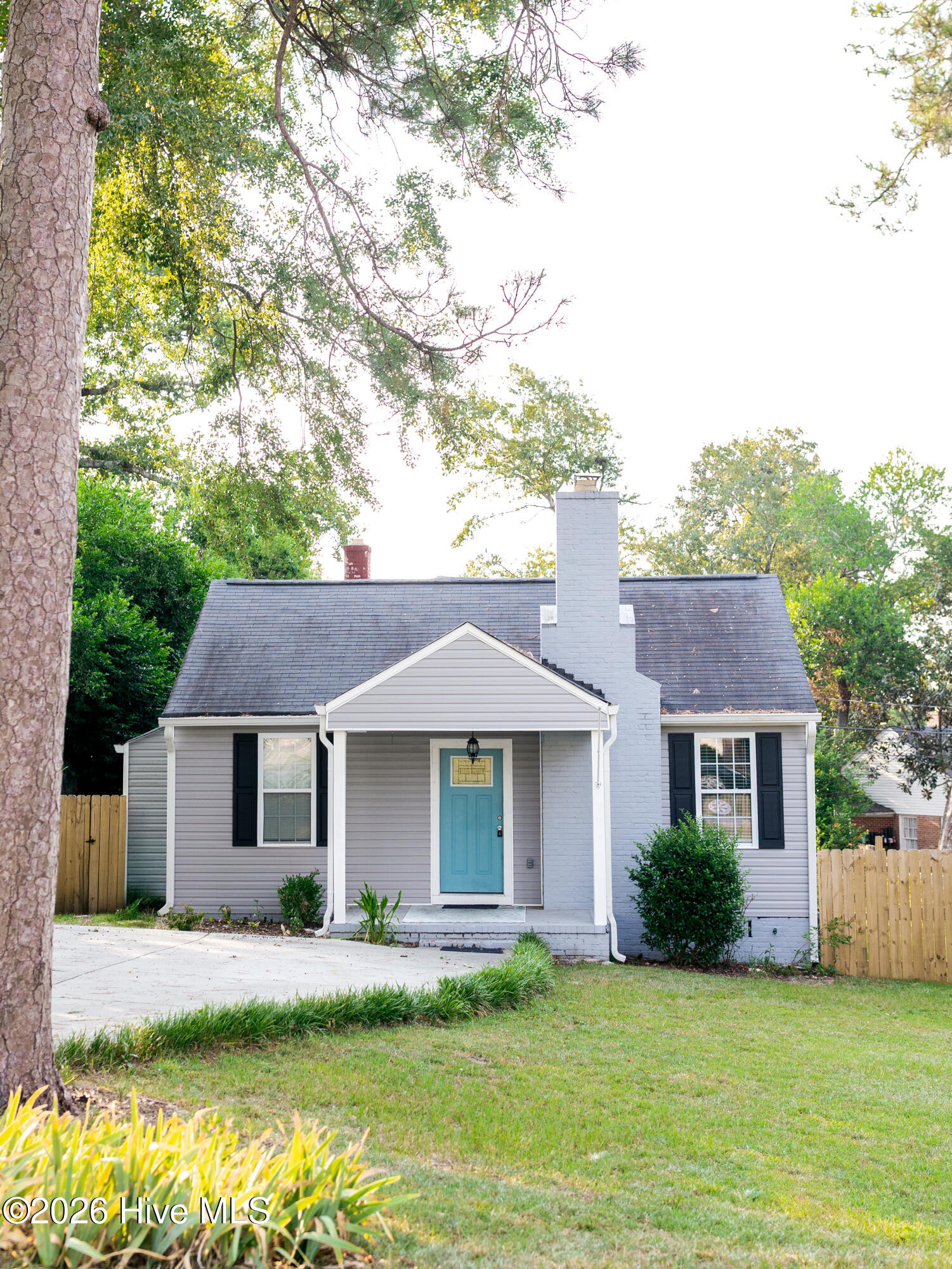 1720 Oak Drive — photo