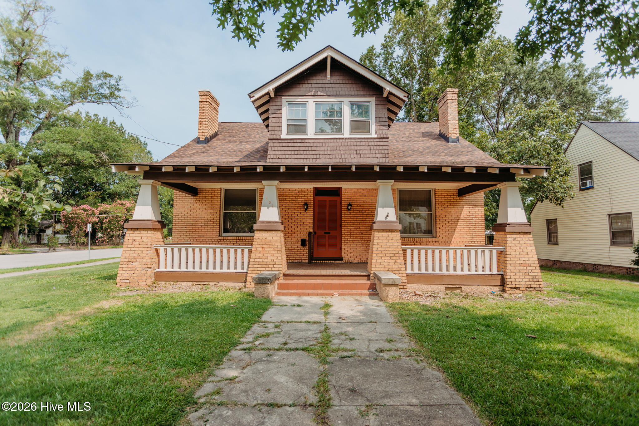 301 Whitehead Avenue NE — photo