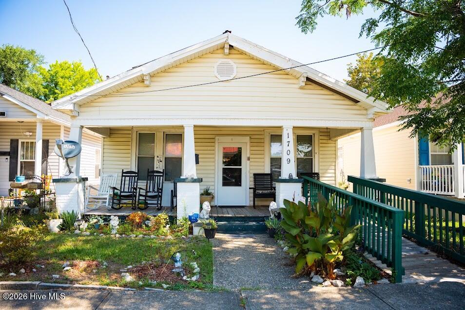 1709 Queen Street — photo