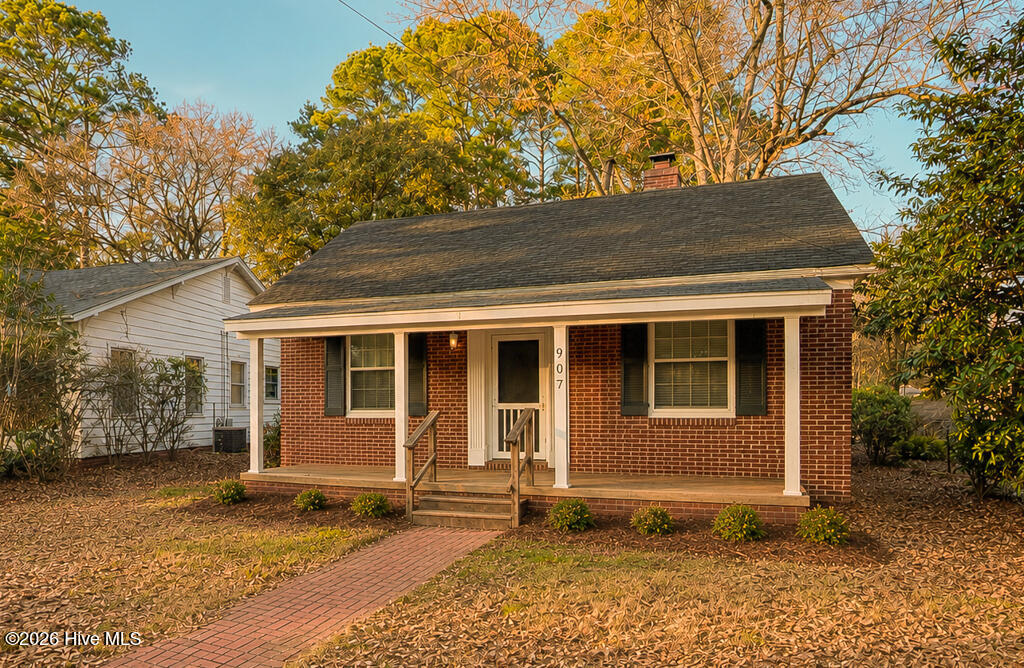 907 E Walnut Street — photo