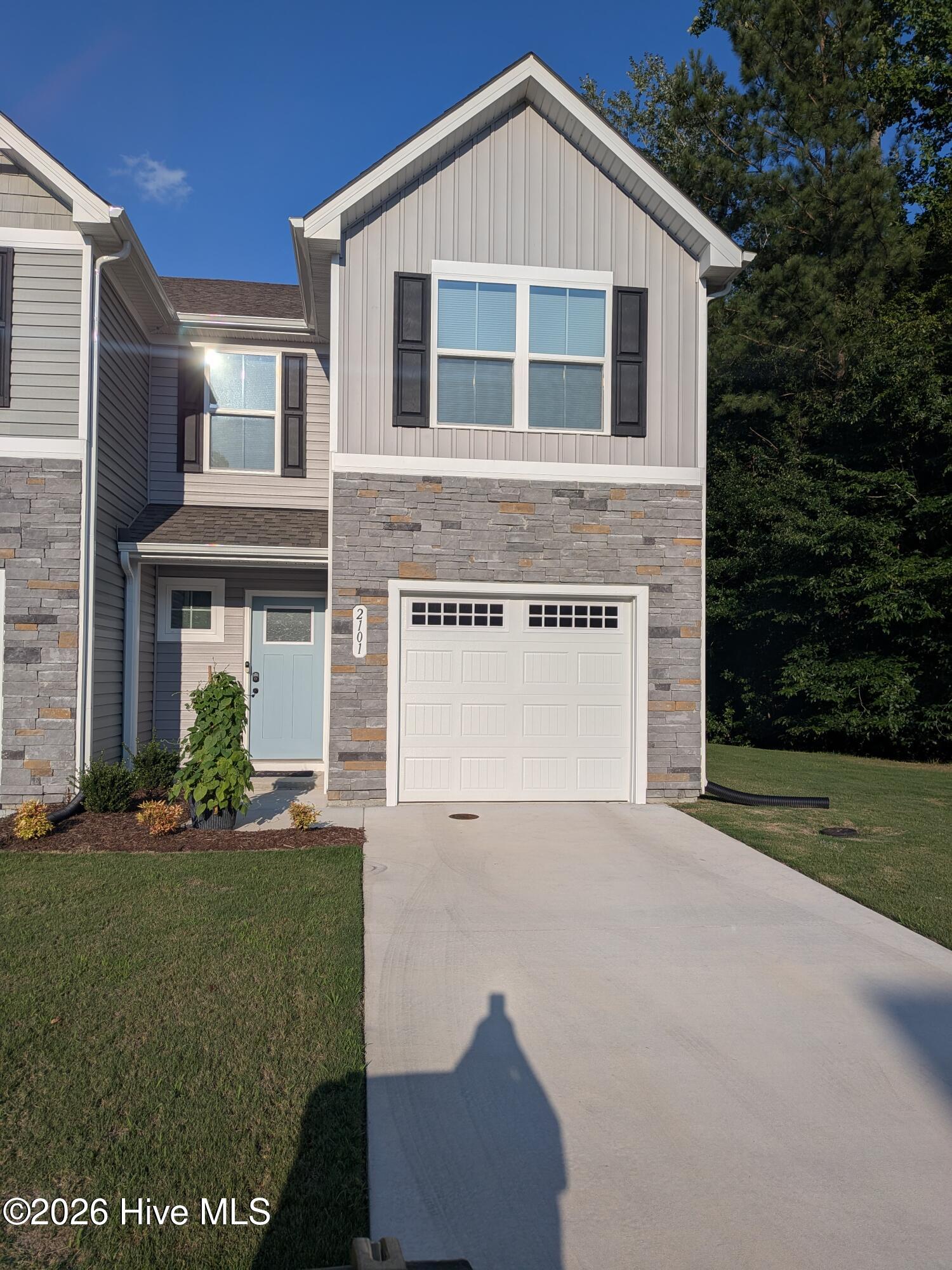 2101 Raven Way — photo