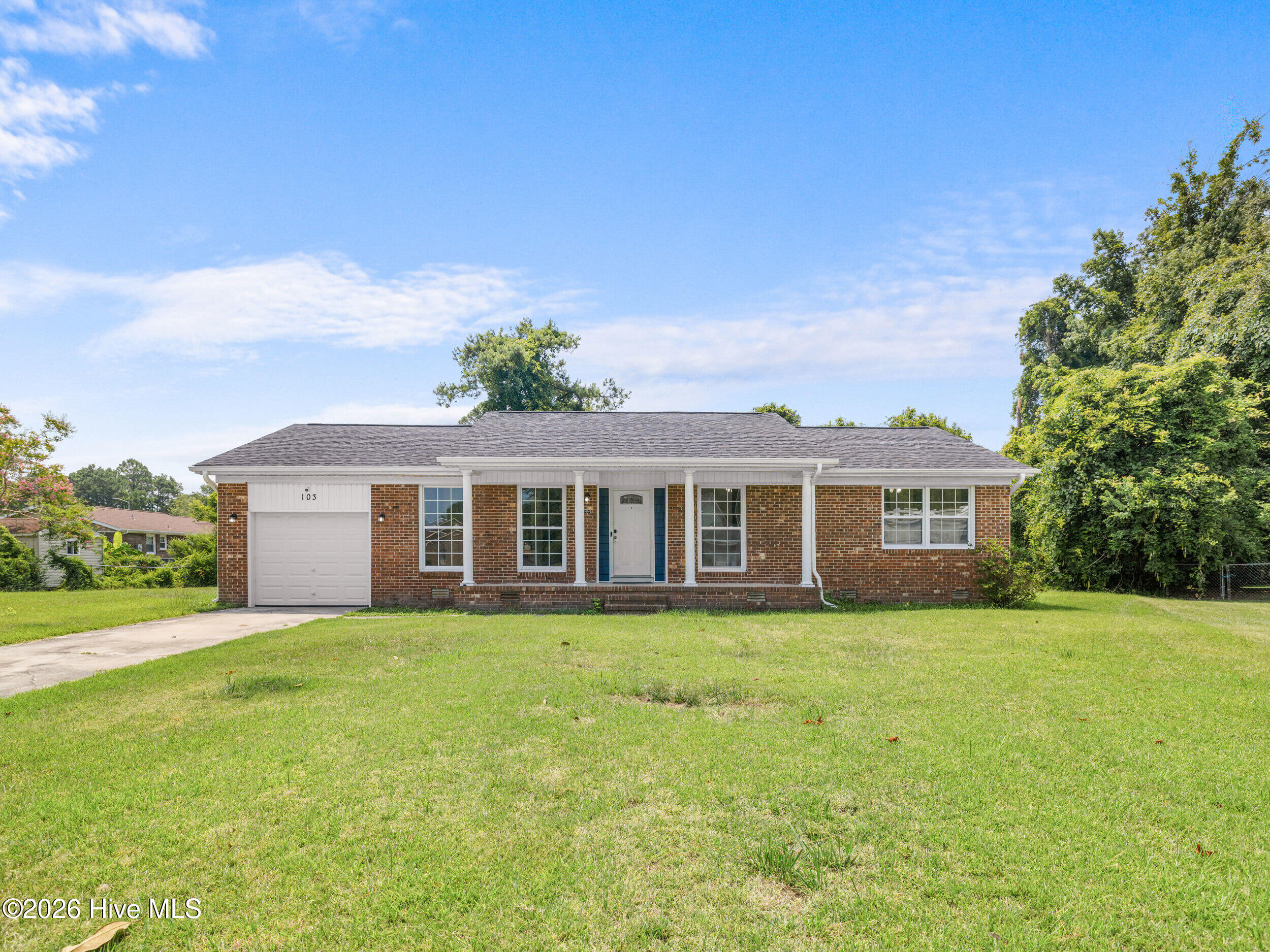 103 Oakwood Court — photo