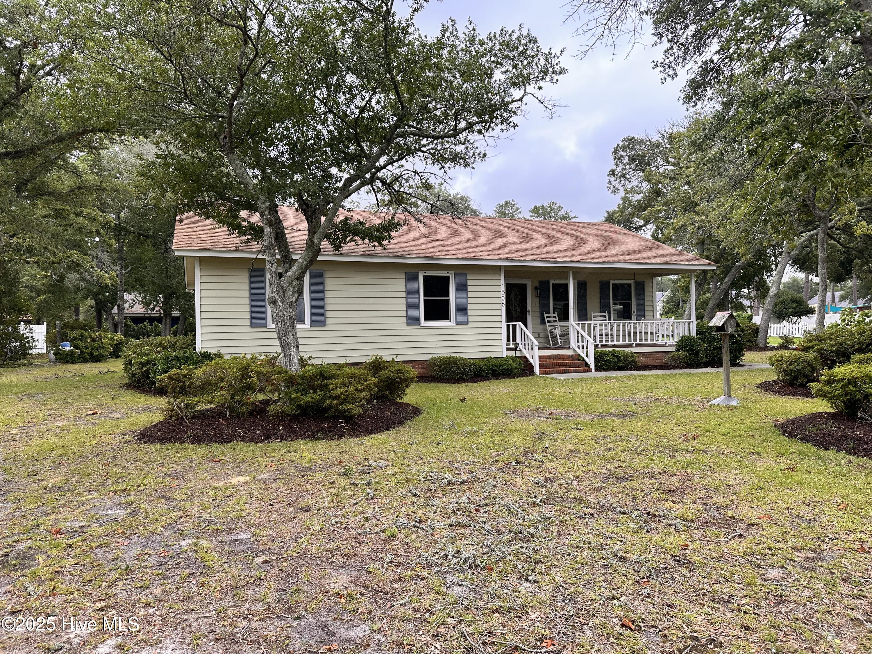 1506 E Oak Island Drive — photo