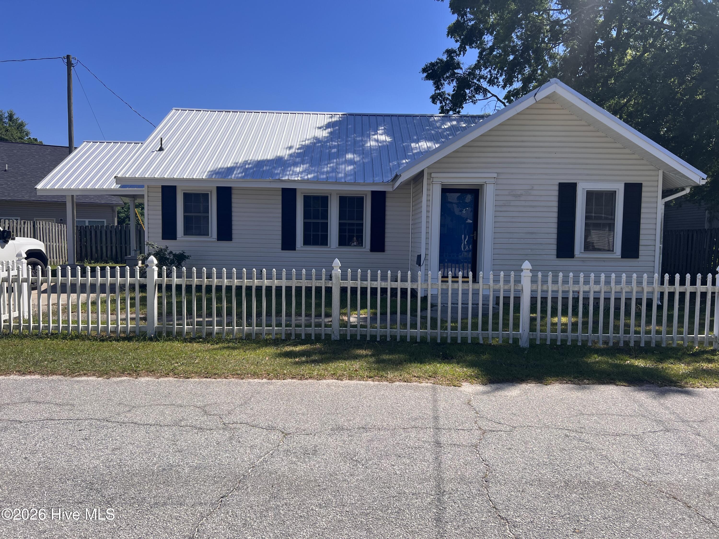 223 Holt Street — photo