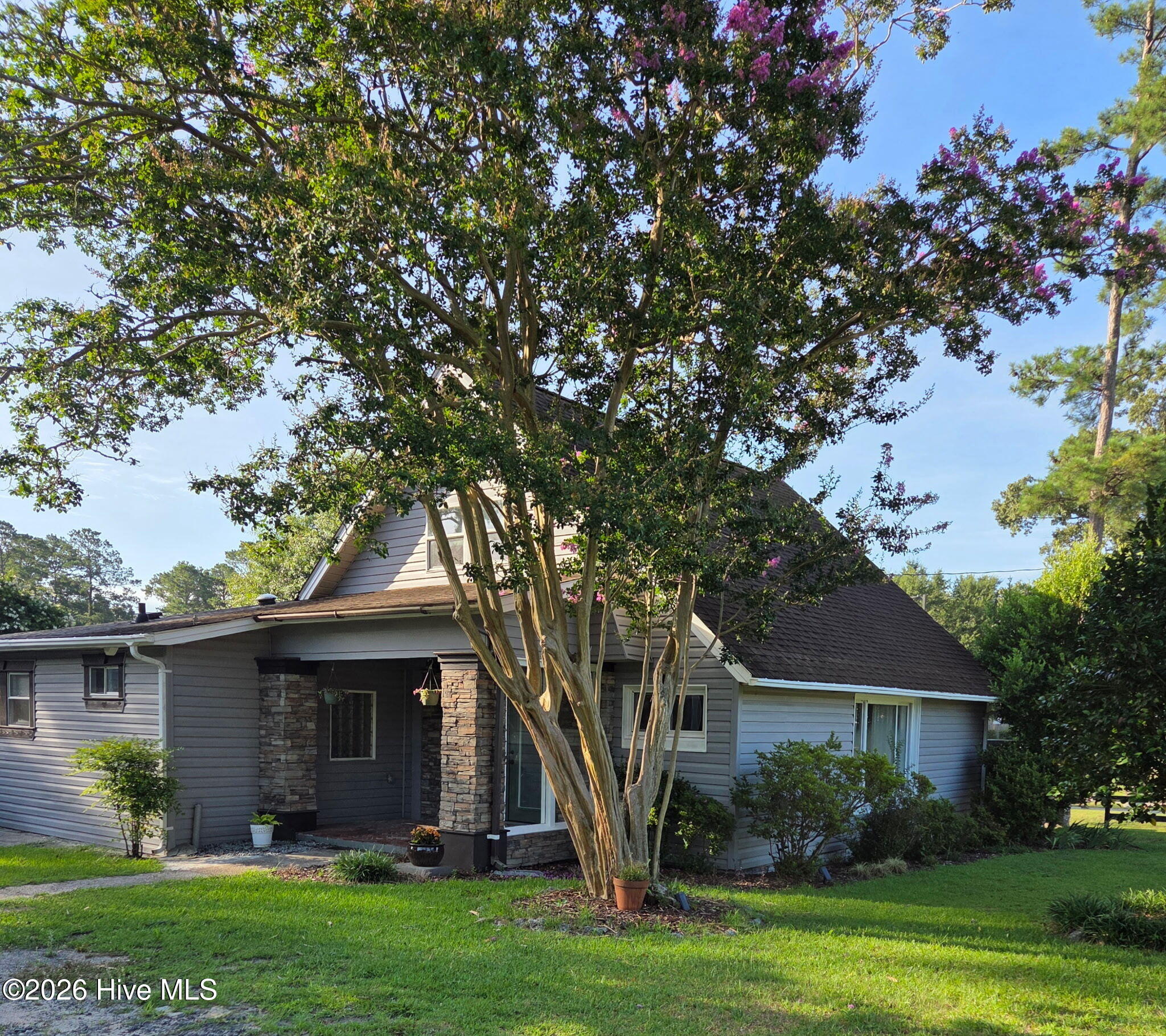612 River Road — photo