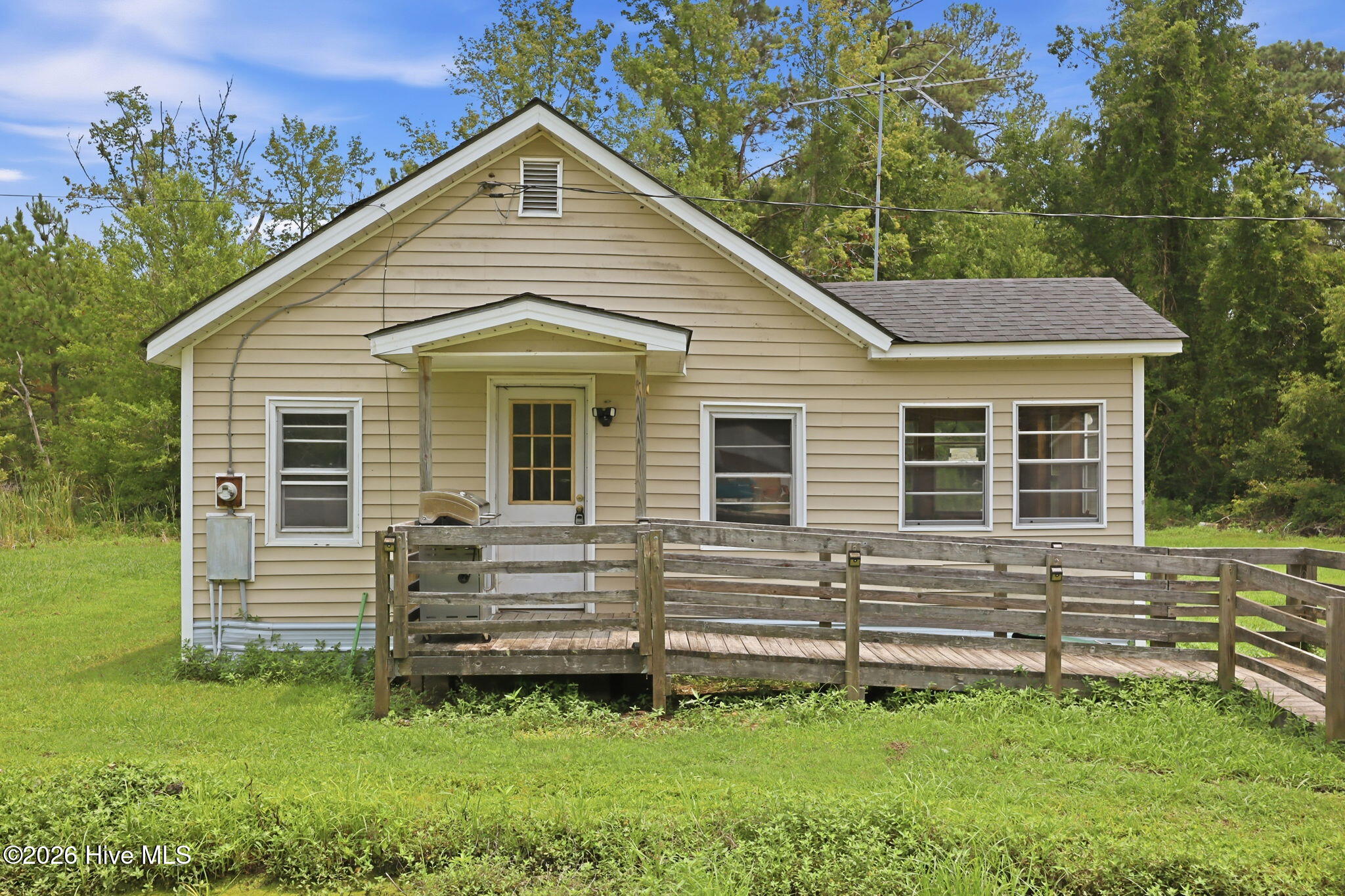 800 Goat Neck Road — photo
