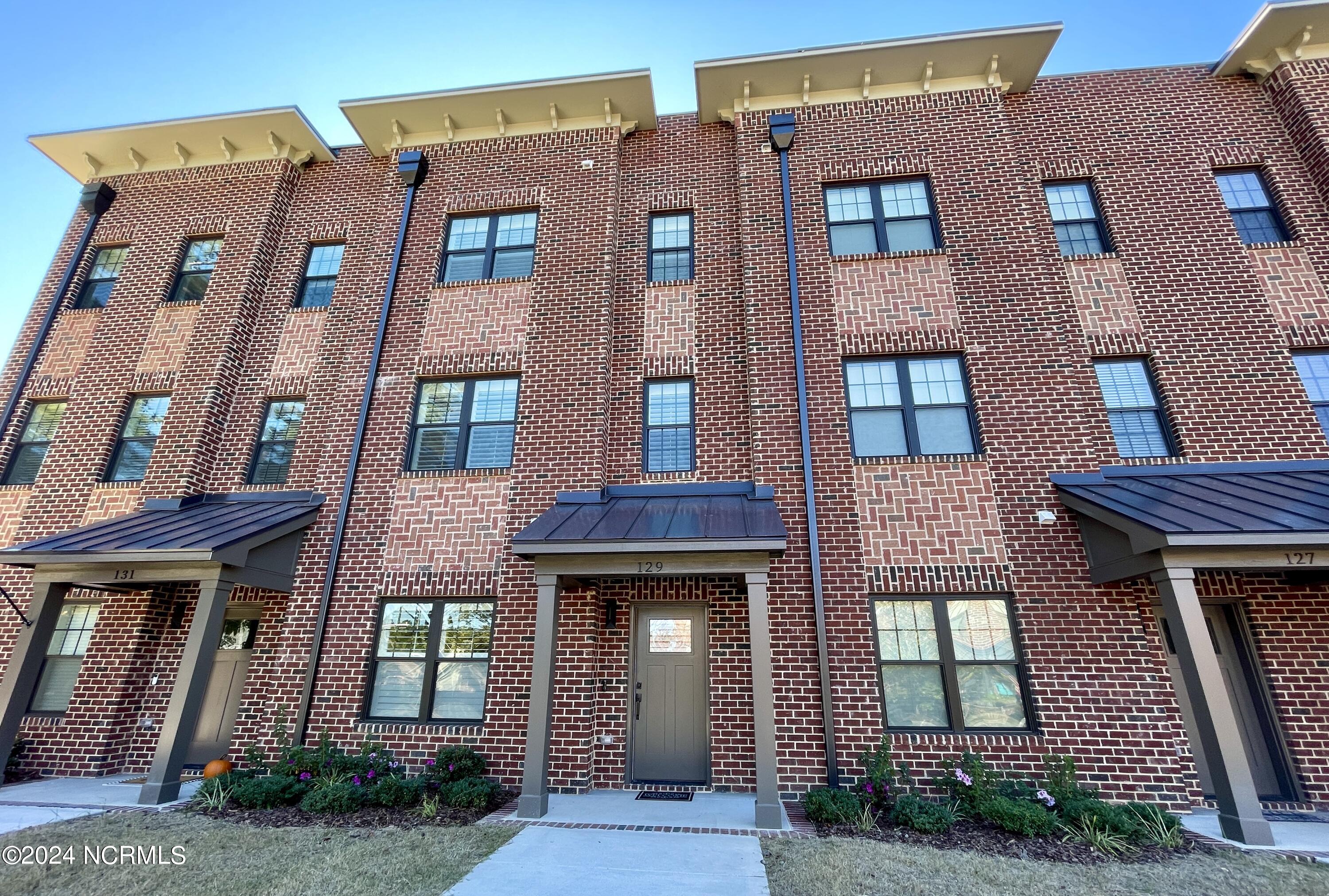 129 Lexington Lane — photo