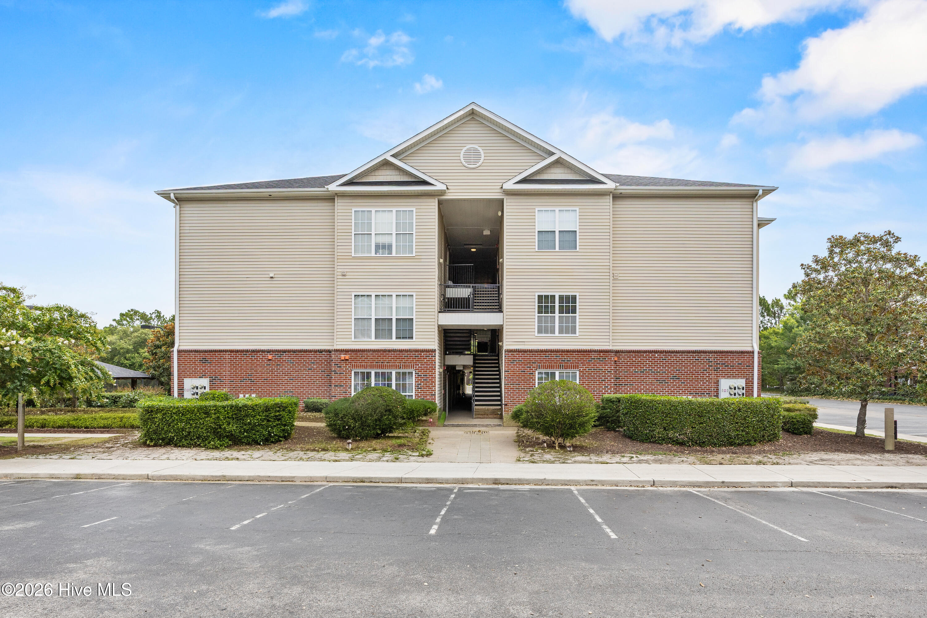2827 Bloomfield Lane Unit 106 — photo