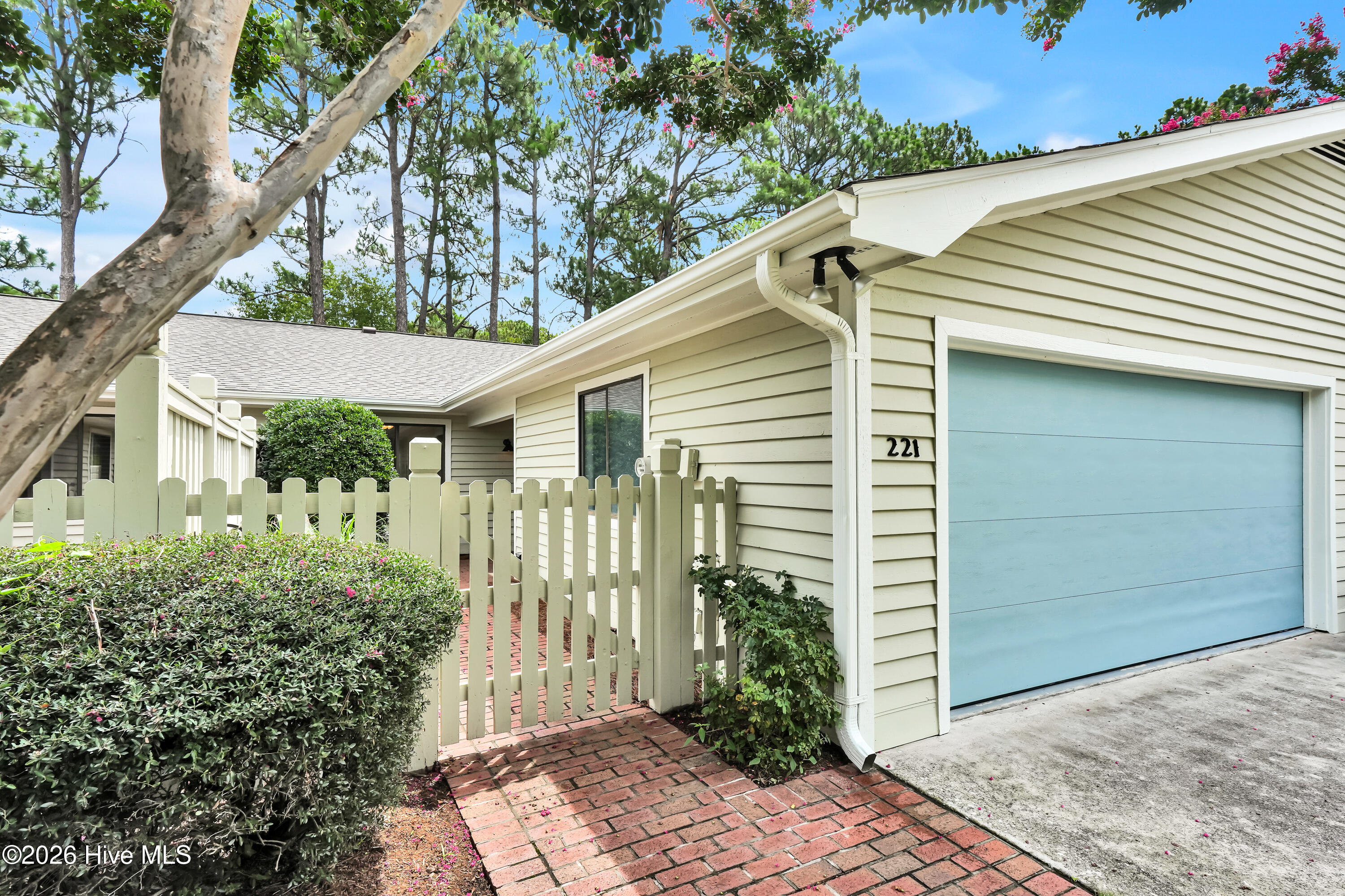 221 Inland Greens Circle — photo