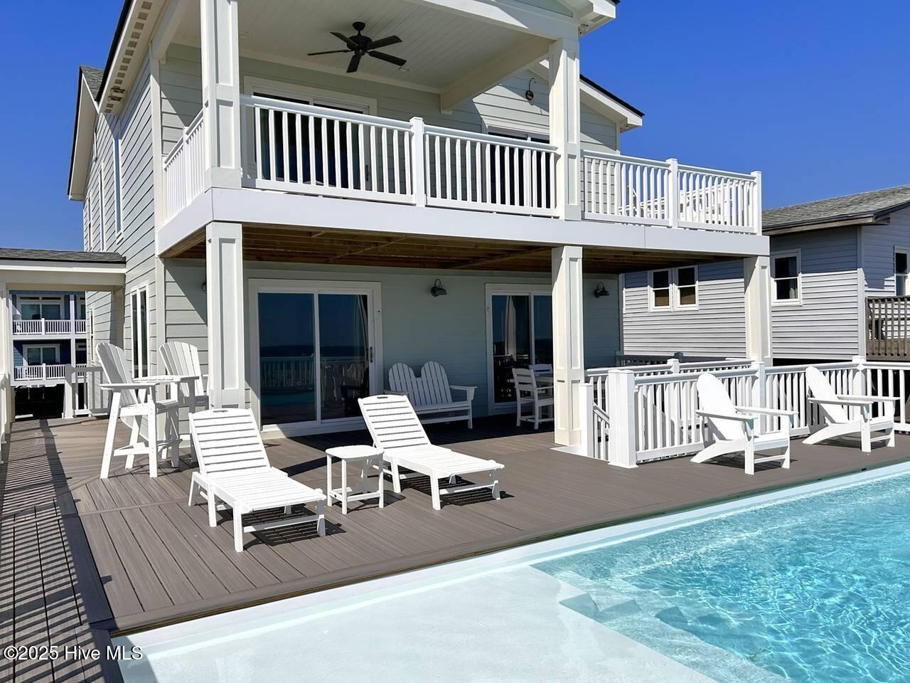 3527 E Beach Drive — photo