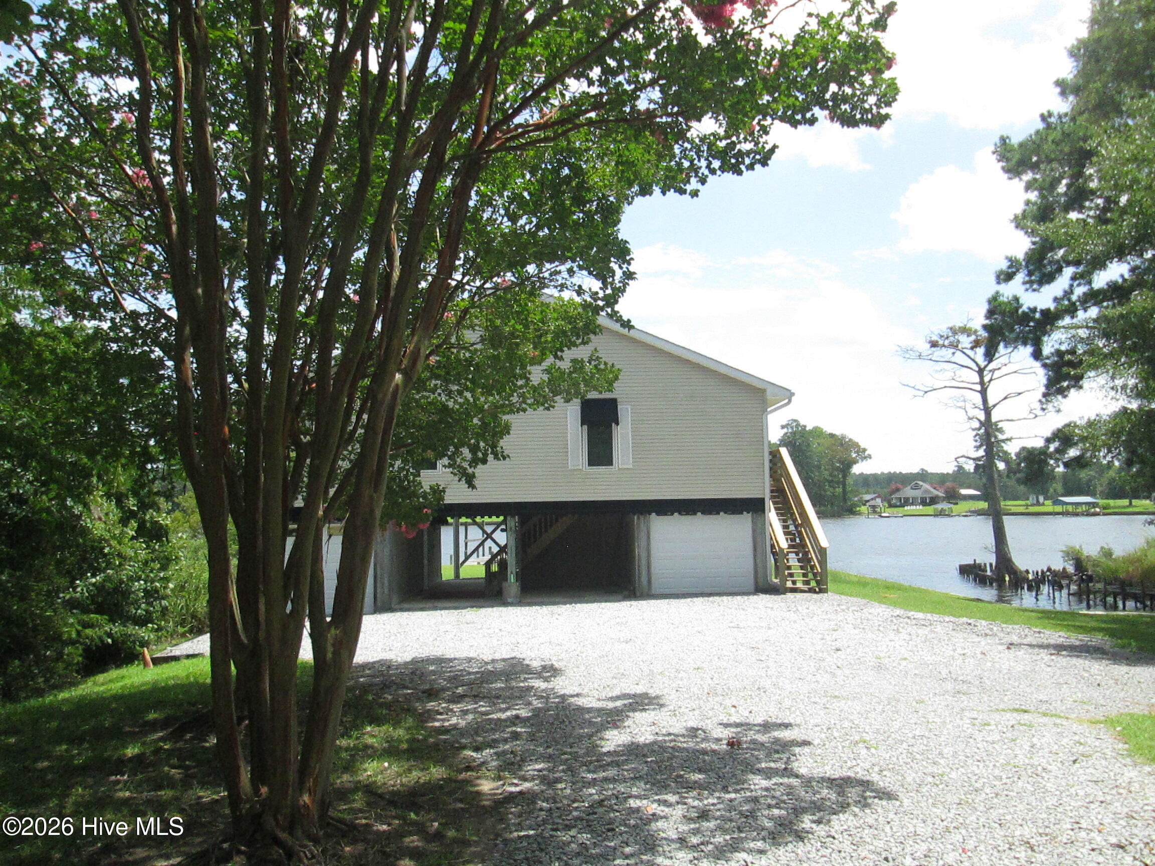 127 Waterside Drive — photo