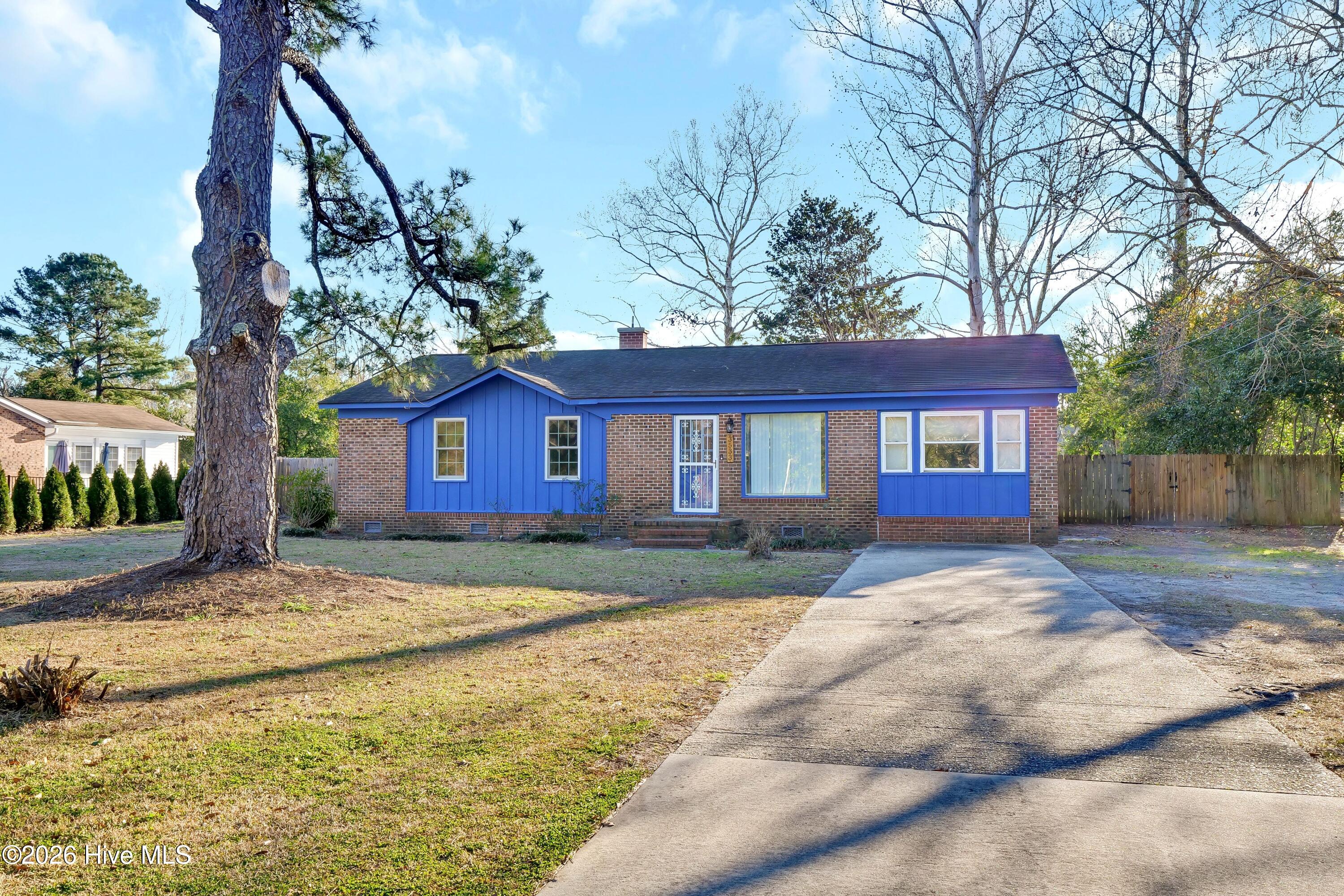 3533 Middle Sound Loop Road — photo