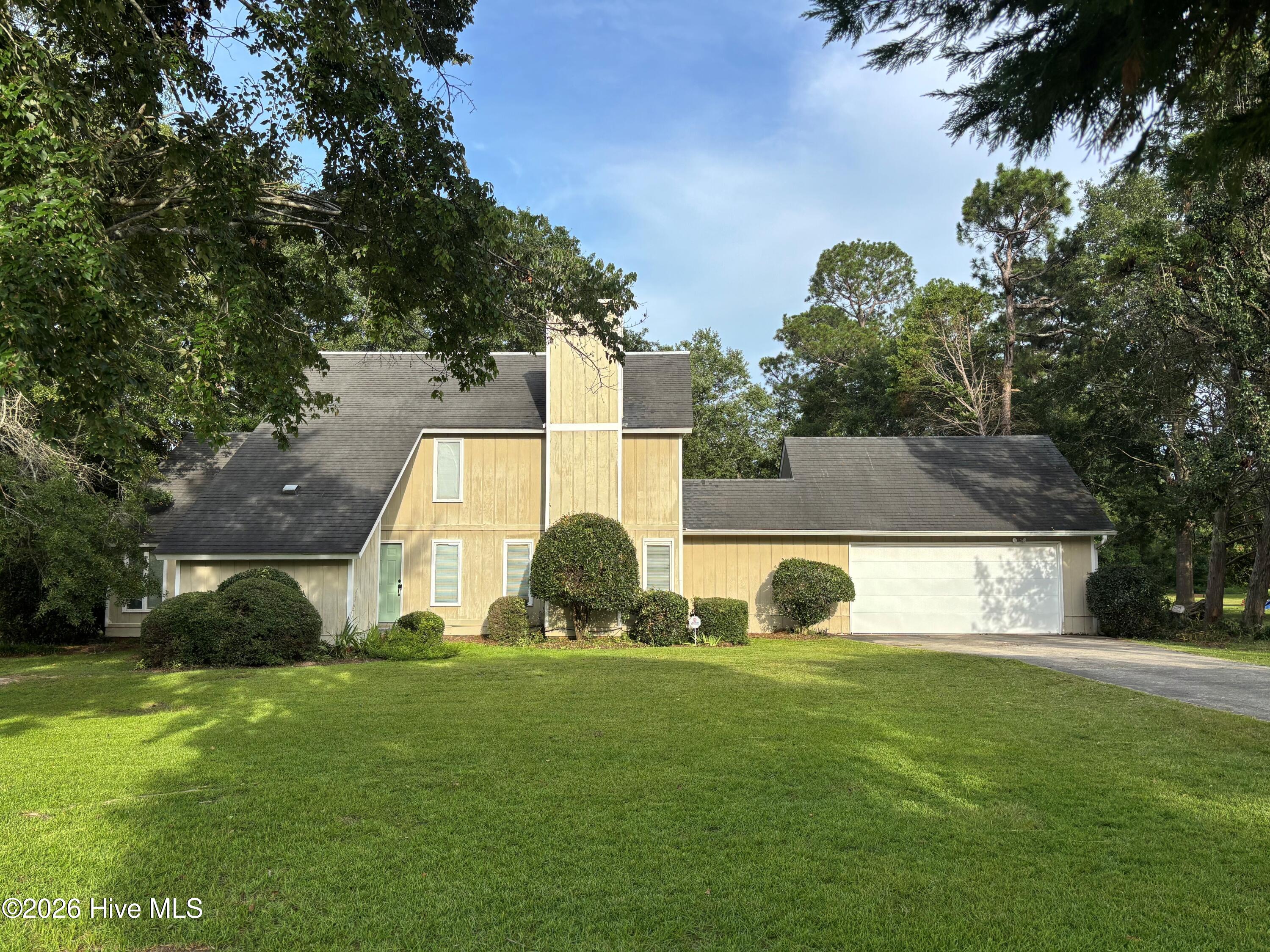 1056 Country Club Circle — photo