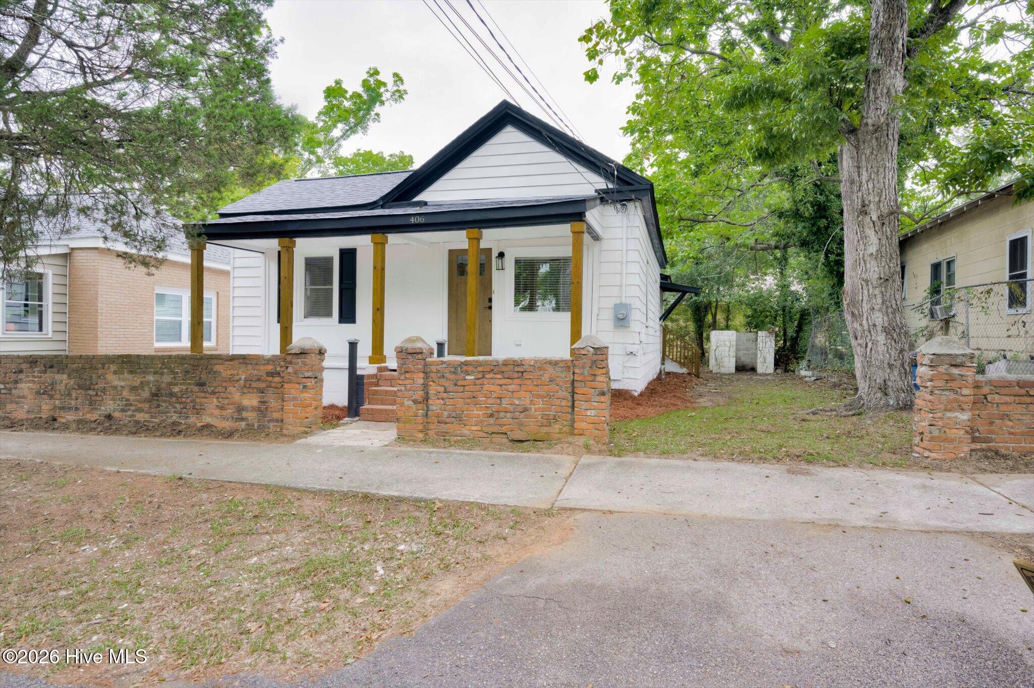 406 Edgefield Avenue NW — photo