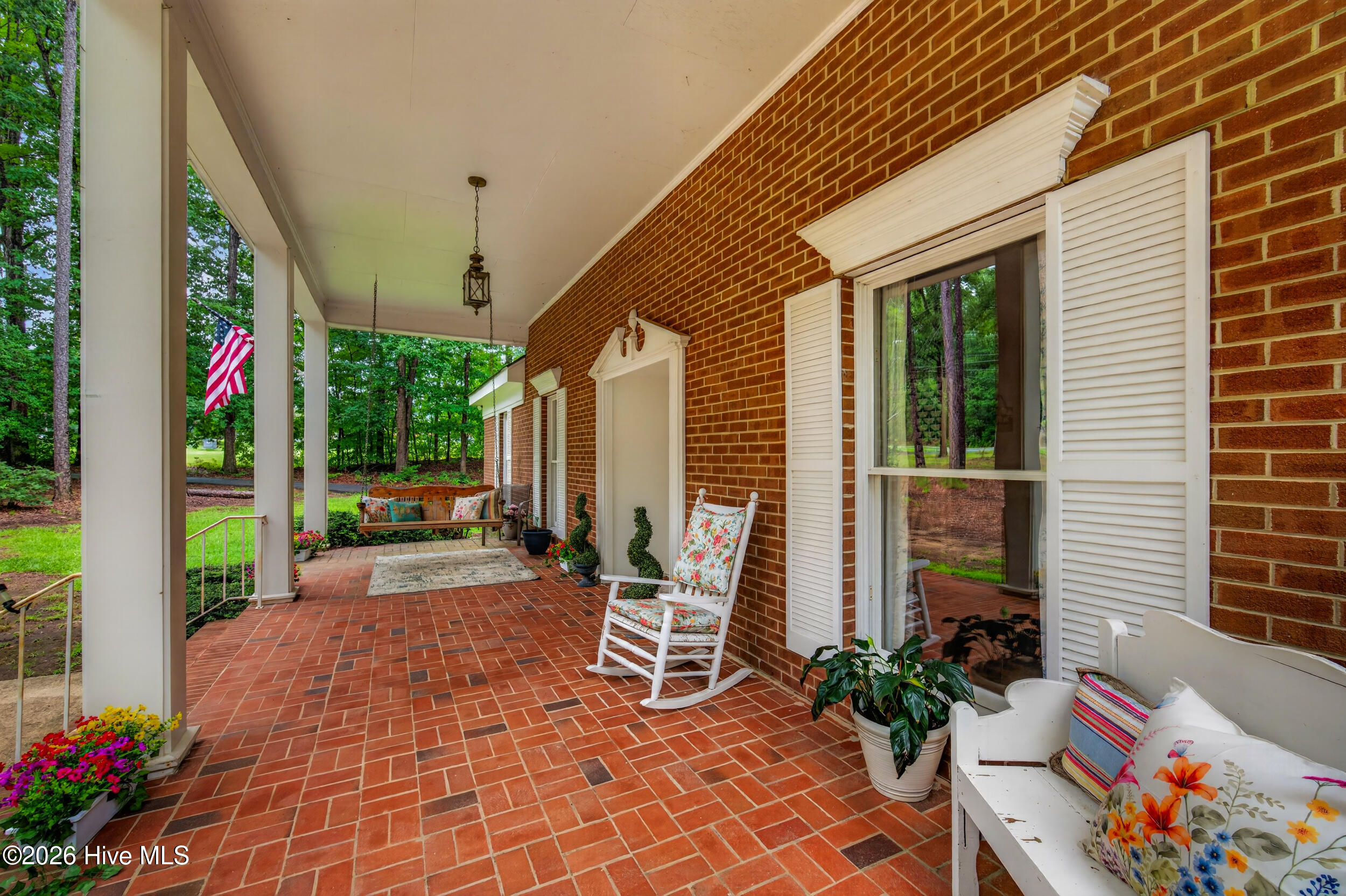 1595 North Moore Road — photo