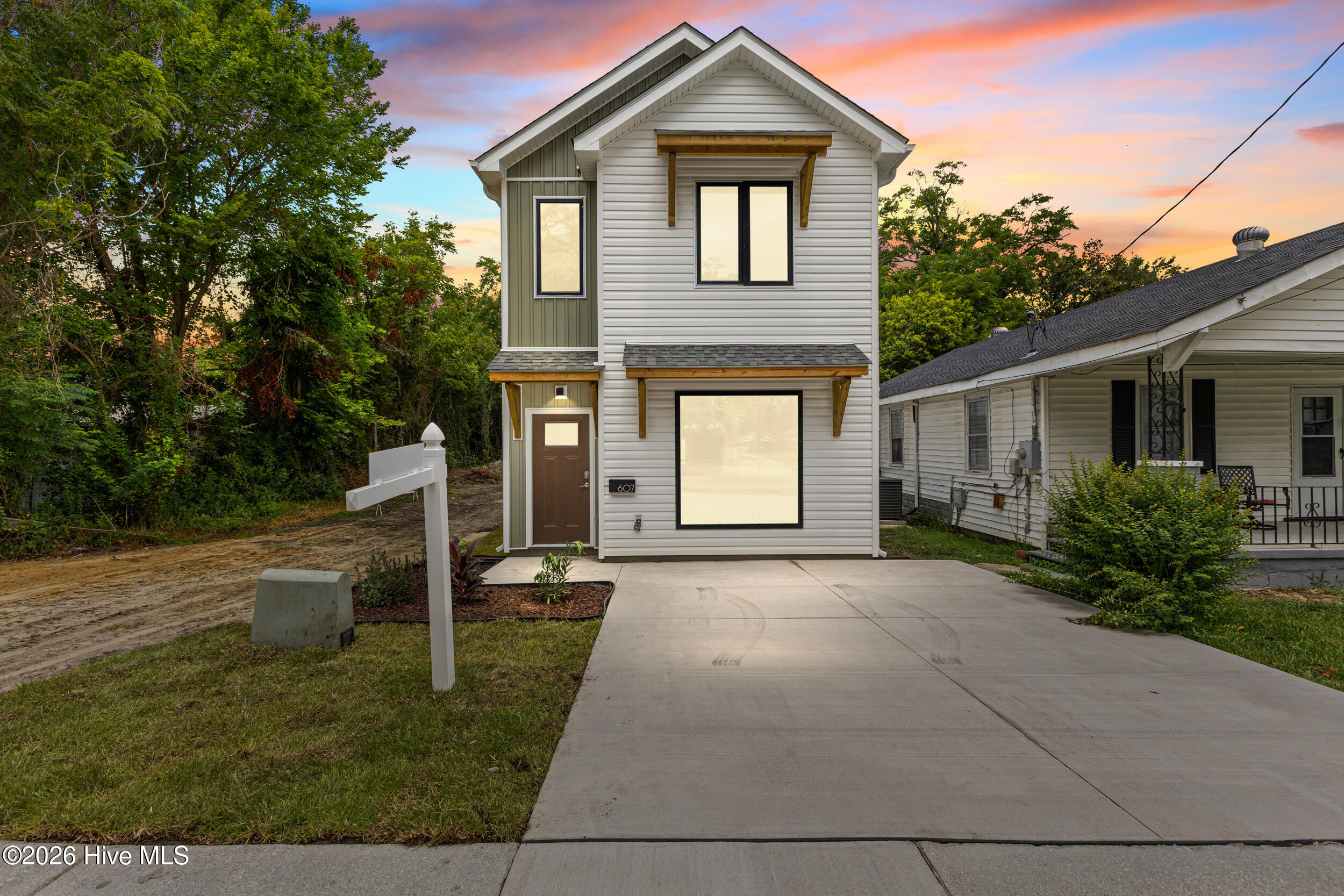 607 Marstellar Street — photo