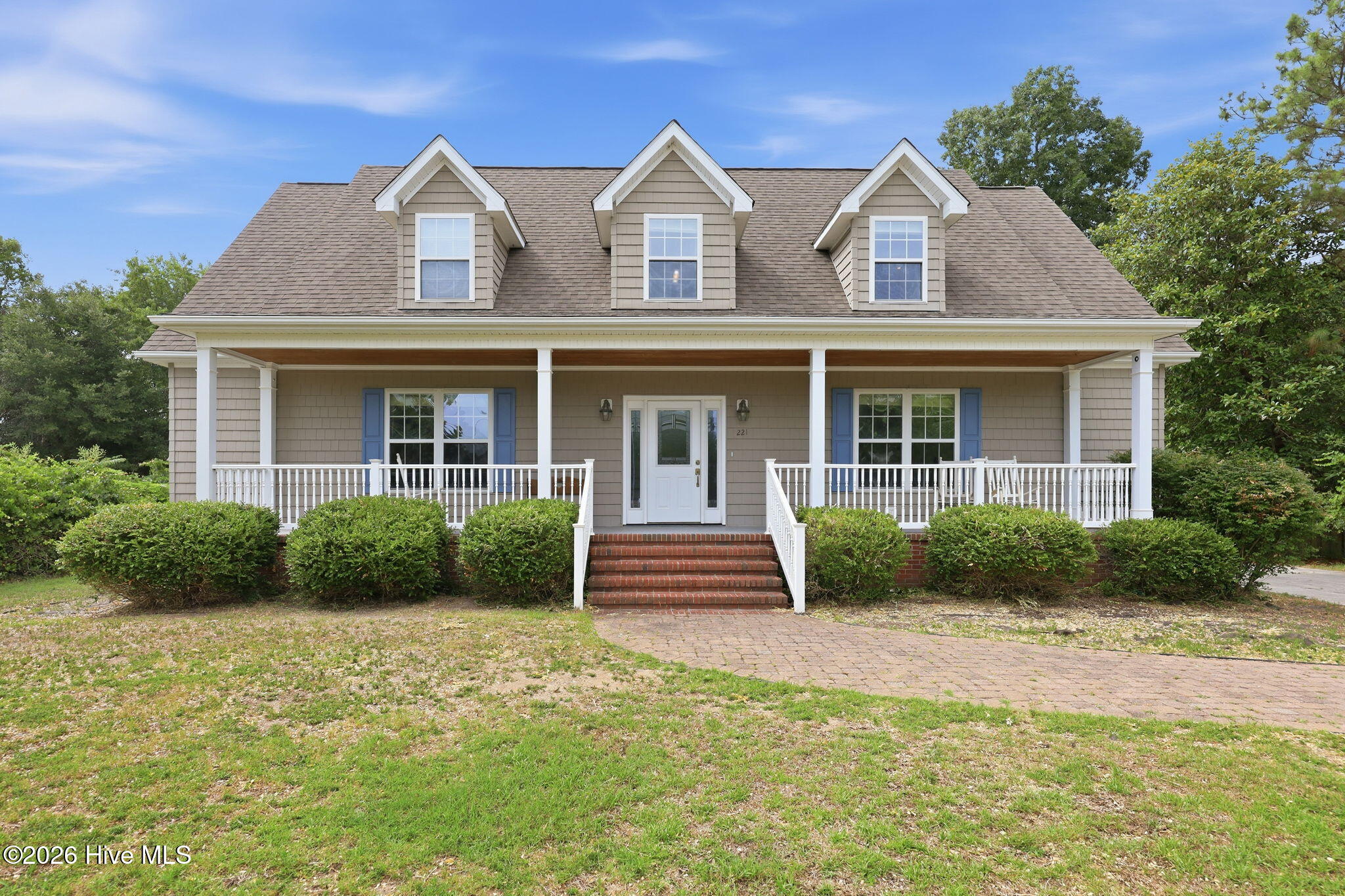 221 Oak Grove Circle — photo