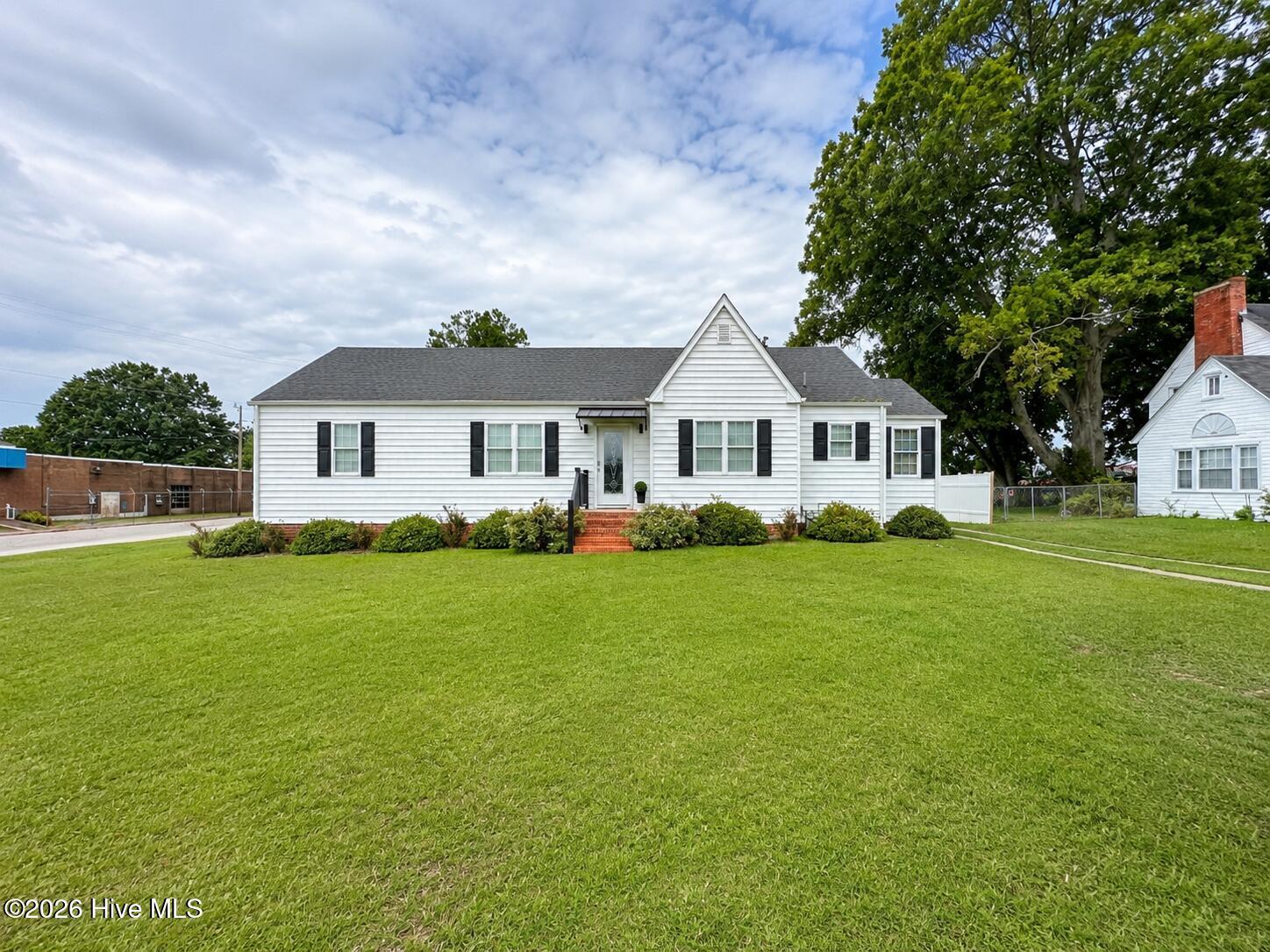 622 E Memorial Drive — photo
