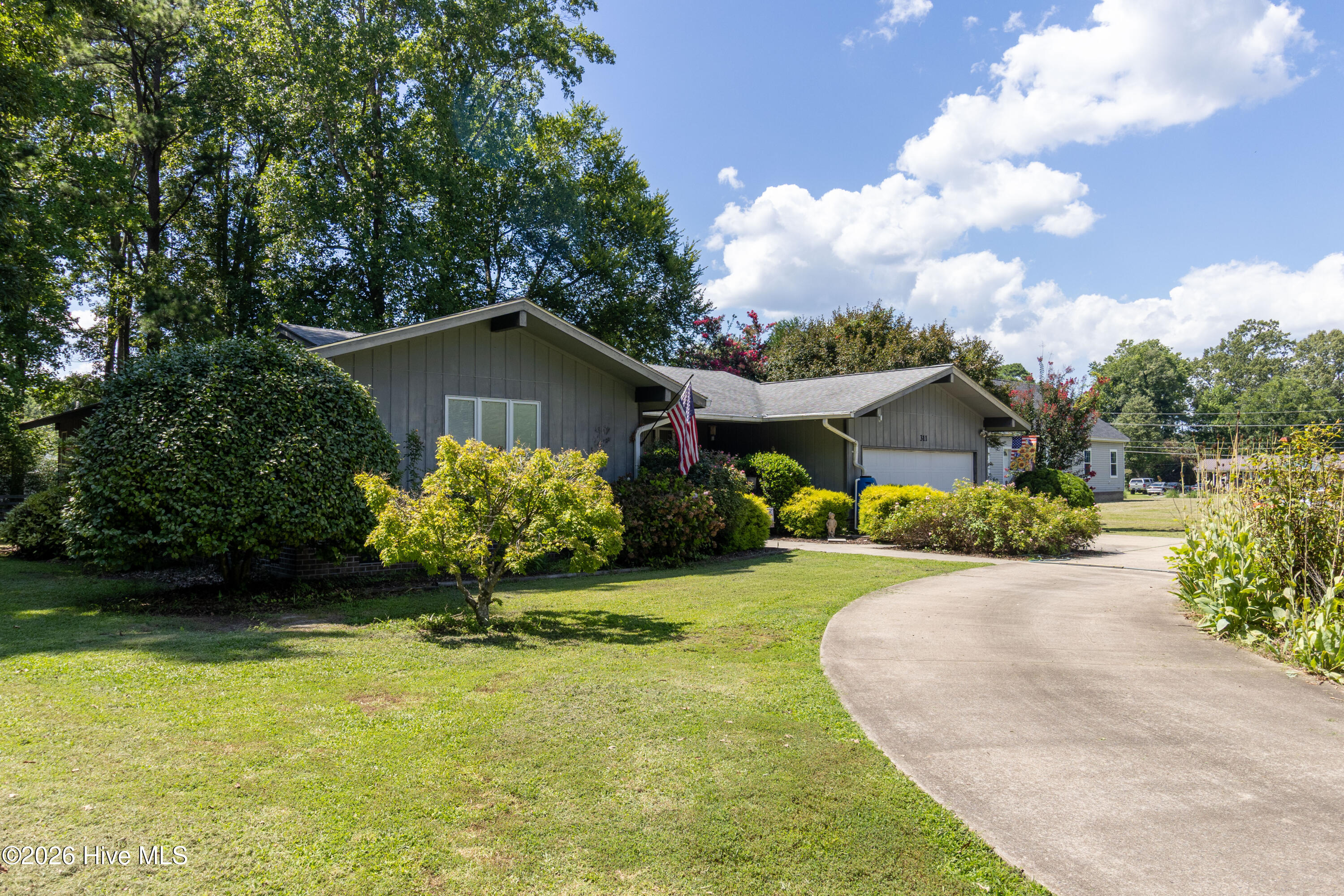 311 Country Club Drive — photo