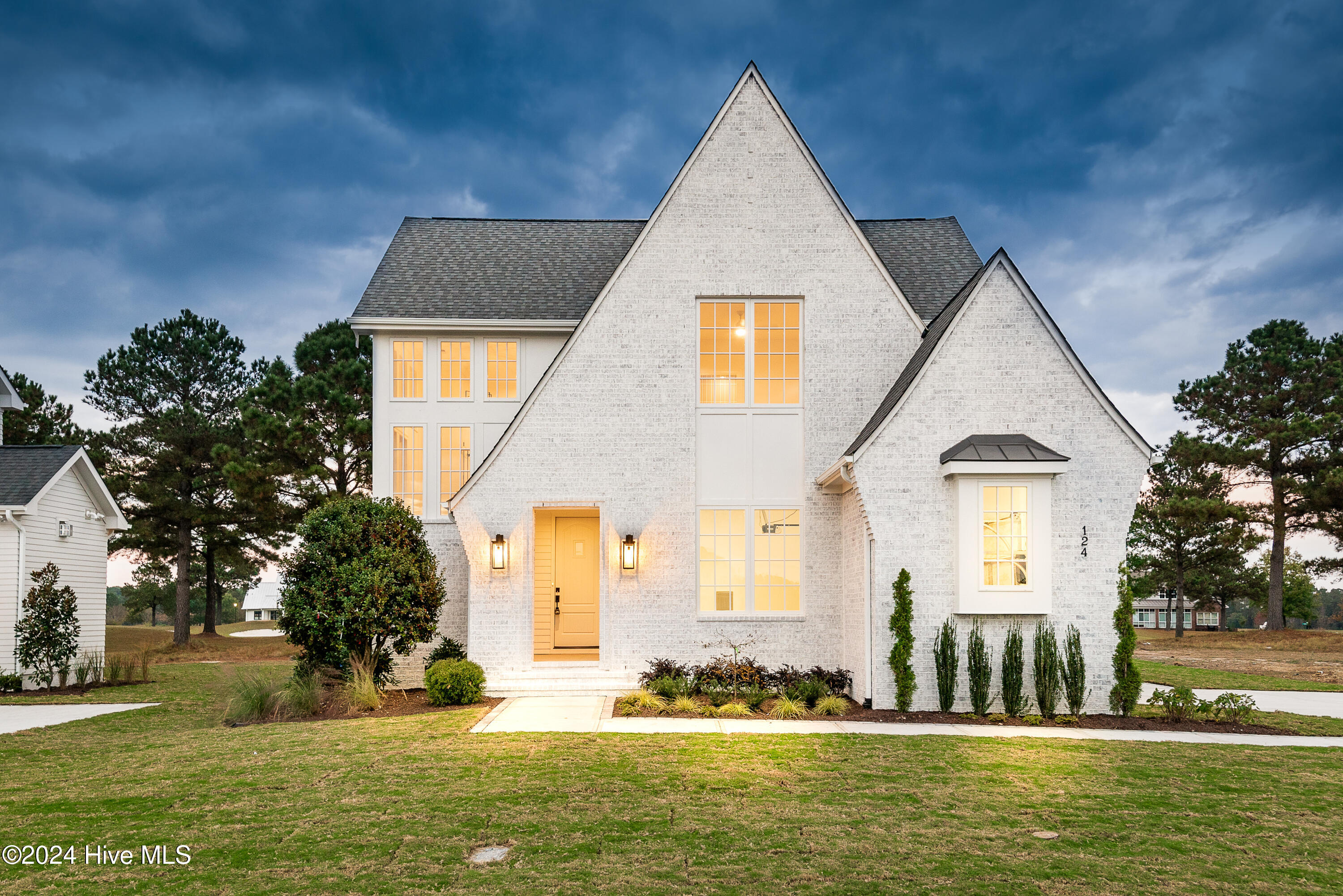 124 Pine Tree Point — photo